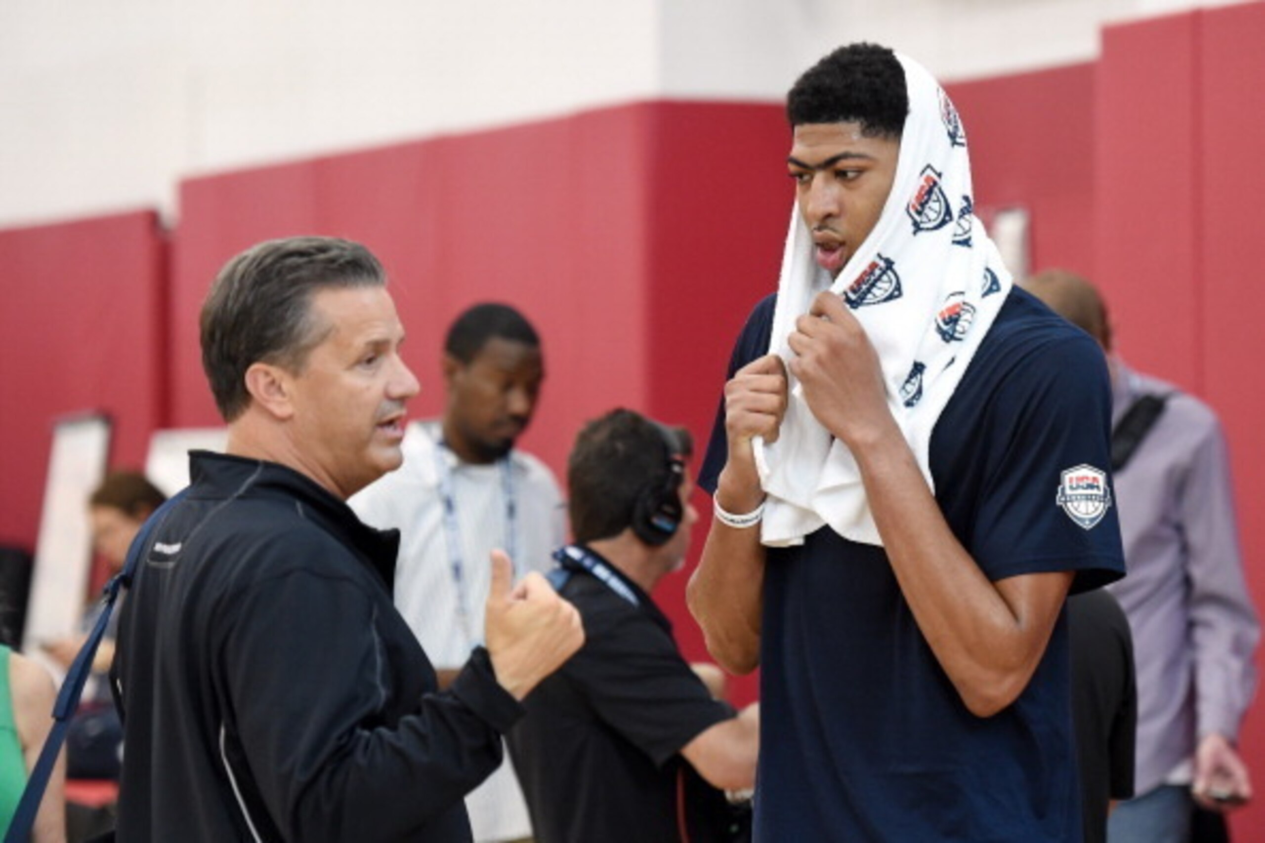 LAS VEGAS, NV - JULY 30:  Kentucky head coach John Calipari (L) talks with his former player Anthony Davis #42 of the 2014 USA Basketball Men's National Team during a Team USA practice session at the Mendenhall Center on July 30, 2014 in Las Vegas, Nevada