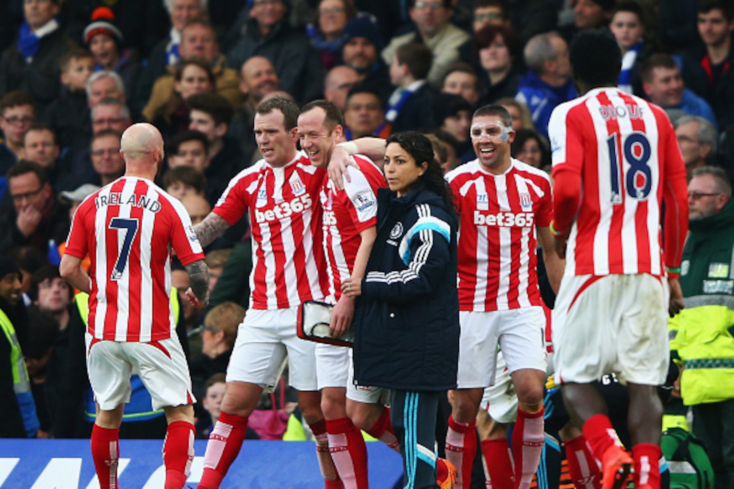 LONDON, ENGLAND - APRIL 04:  Charlie Adam of Stoke City celebrates with team-mates after scoring his team's first goal during the Barclays Premier League match between Chelsea and Stoke City at Stamford Bridge on April 4, 2015 in London, England.  (Photo 