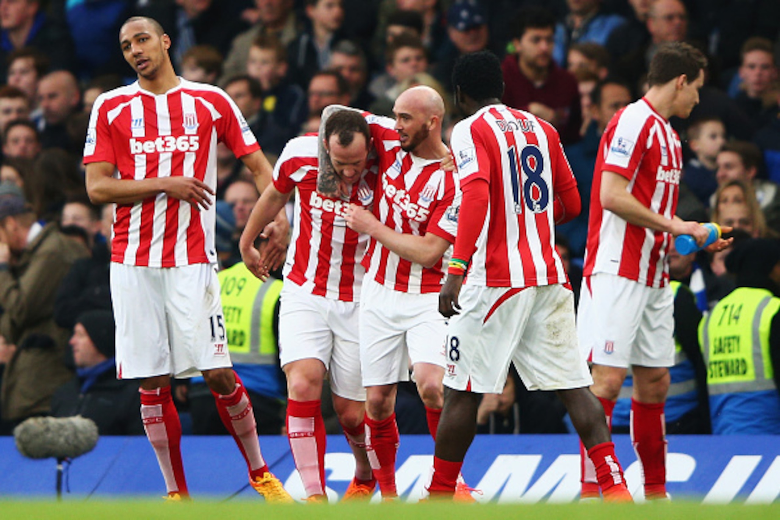 LONDON, ENGLAND - APRIL 04:  Charlie Adam of Stoke City celebrates with team-mates after scoring his team's first goal during the Barclays Premier League match between Chelsea and Stoke City at Stamford Bridge on April 4, 2015 in London, England.  (Photo 