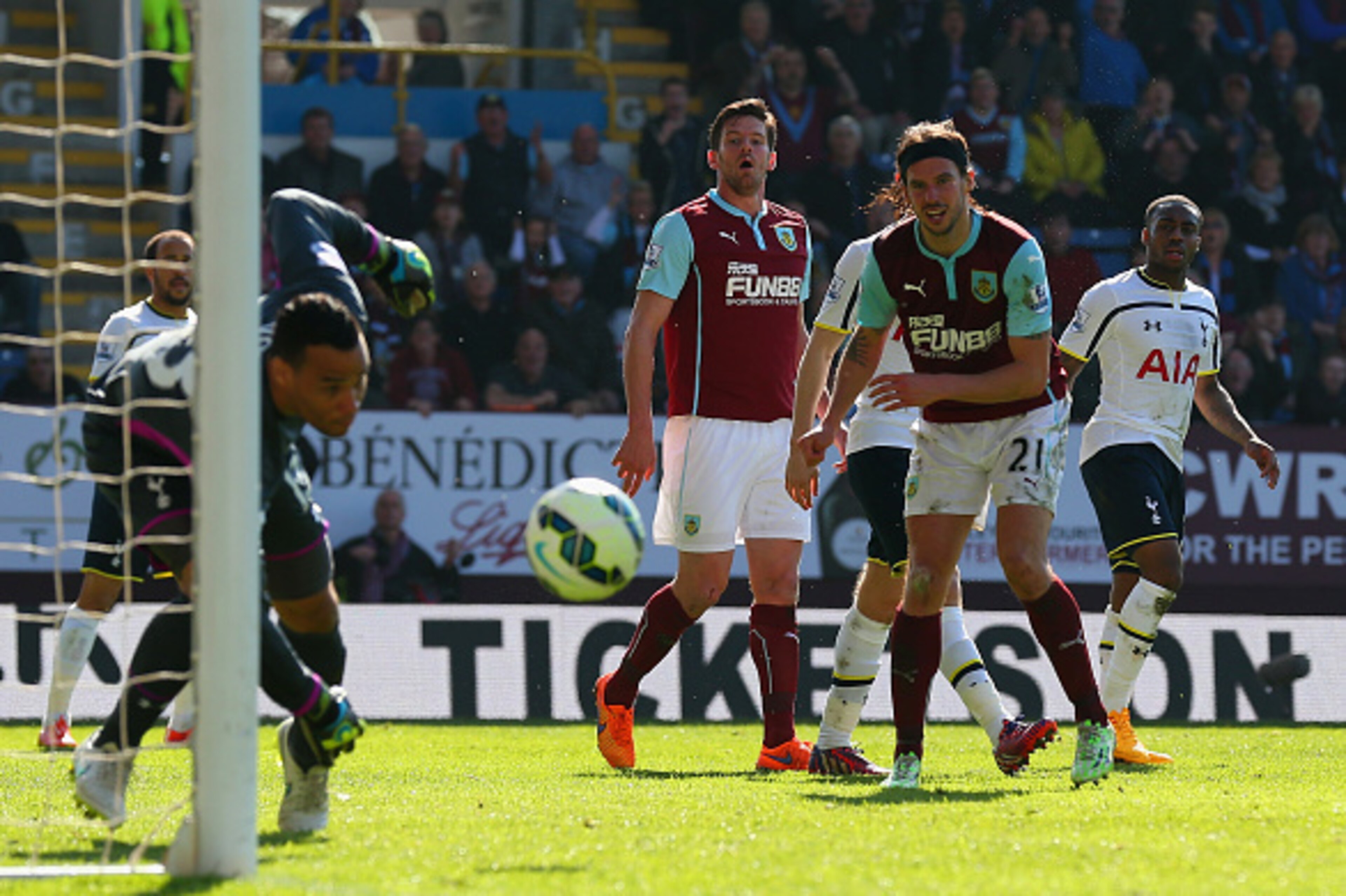 BURNLEY, ENGLAND - APRIL 05:  George Boyd of Burnley heads just wide of the goal during the Barclays Premier League match between Burnley and Tottenham Hotspur at Turf Moor on April 5, 2015 in Burnley, England.  (Photo by Alex Livesey/Getty Images)
