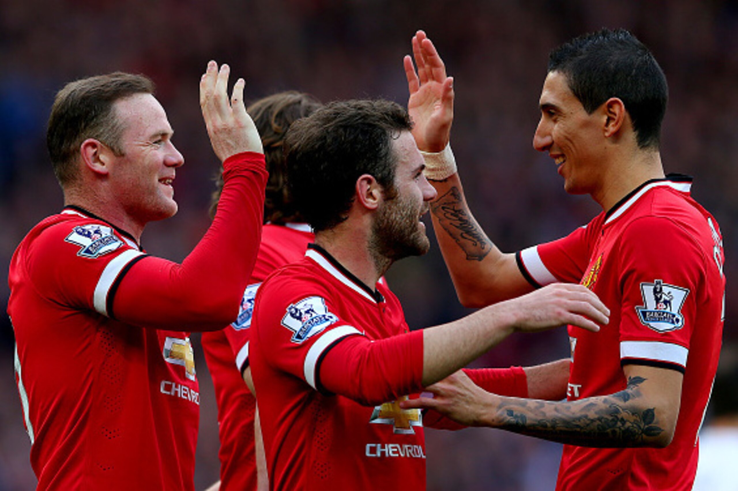 MANCHESTER, ENGLAND - APRIL 04: Wayne Rooney of Manchester United celebrates with team-mates after scoring his team's second goal during the Barclays Premier League match between Manchester United and Aston Villa at Old Trafford on April 4, 2015 in Manch MANCHESTER, ENGLAND - APRIL 04: Wayne Rooney of Manchester United celebrates with team-mates after scoring his team's second goal during the Barclays Premier League match between Manchester United and Aston Villa at Old Trafford on April 4, 2015 in Manch