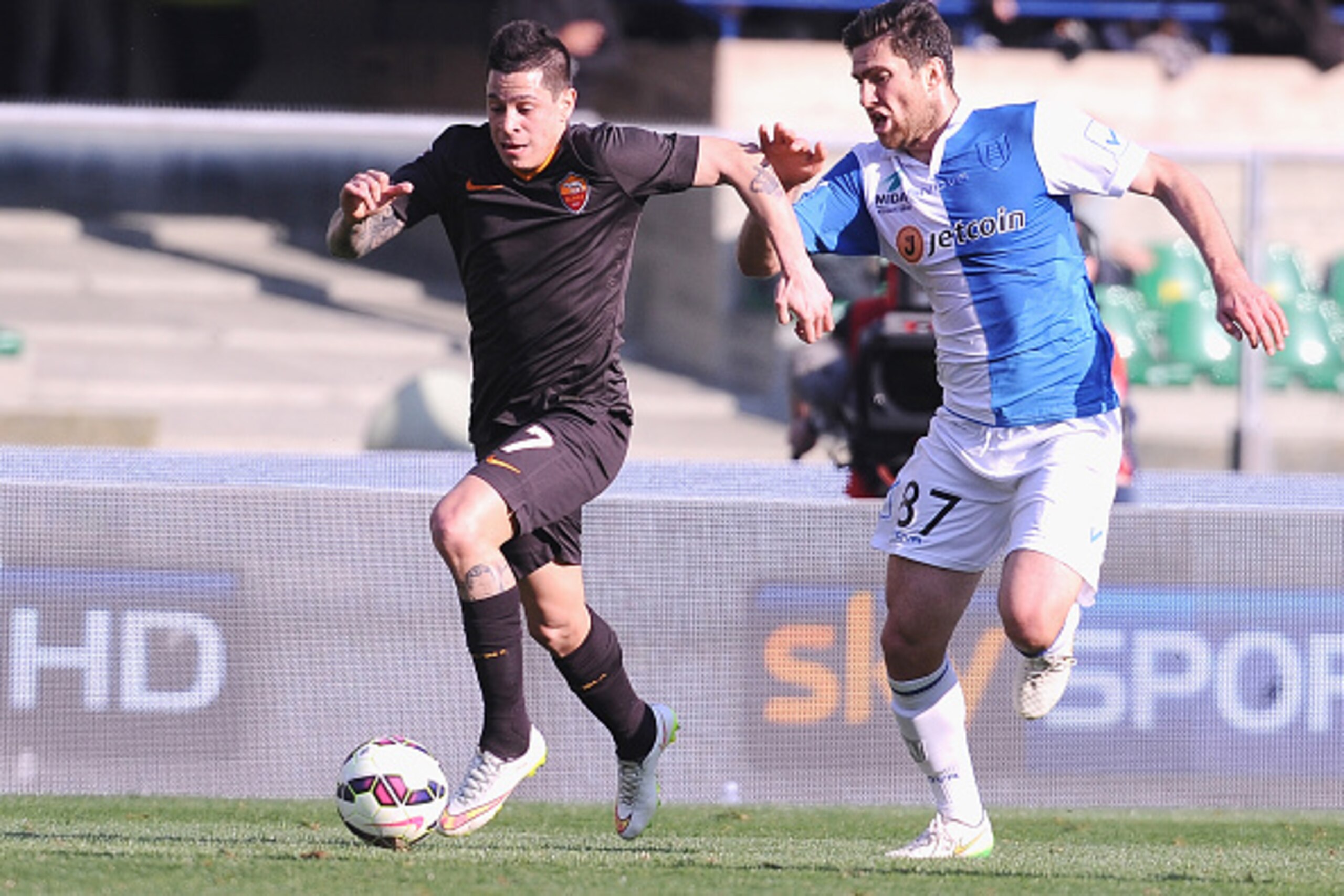VERONA, ITALY - MARCH 08: Juan Manuel Iturbe # 7 of AS Roma ( R ) competes the ball with Ervin Zukanovic # 87 of AC Chievo Verona ( R ) during the Serie A match between AC Chievo Verona and AS Roma at Stadio Marc'Antonio Bentegodi on March 8, 2015 in Ve VERONA, ITALY - MARCH 08: Juan Manuel Iturbe # 7 of AS Roma ( R ) competes the ball with Ervin Zukanovic # 87 of AC Chievo Verona ( R ) during the Serie A match between AC Chievo Verona and AS Roma at Stadio Marc'Antonio Bentegodi on March 8, 2015 in Ve