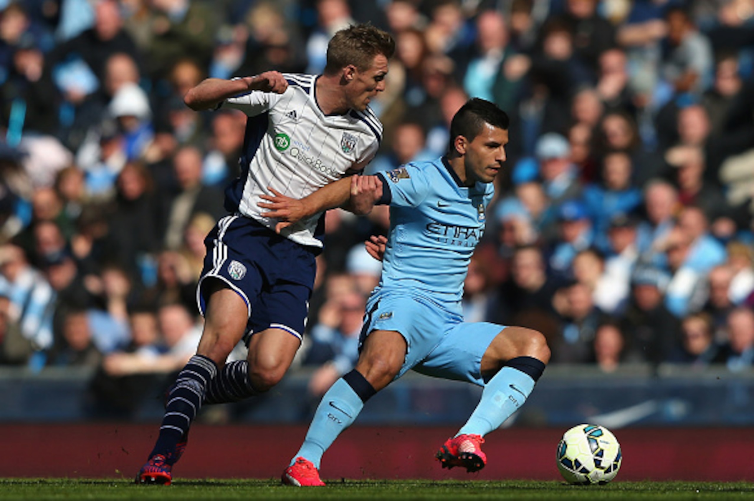 MANCHESTER, ENGLAND - MARCH 21: Sergio Aguero of Manchester City holds off Darren Fletcher of West Bromwich Albion during the Barclays Premier League match between Manchester City and West Bromwich Albion at Etihad Stadium on March 21, 2015 in Manchester MANCHESTER, ENGLAND - MARCH 21: Sergio Aguero of Manchester City holds off Darren Fletcher of West Bromwich Albion during the Barclays Premier League match between Manchester City and West Bromwich Albion at Etihad Stadium on March 21, 2015 in Manchester