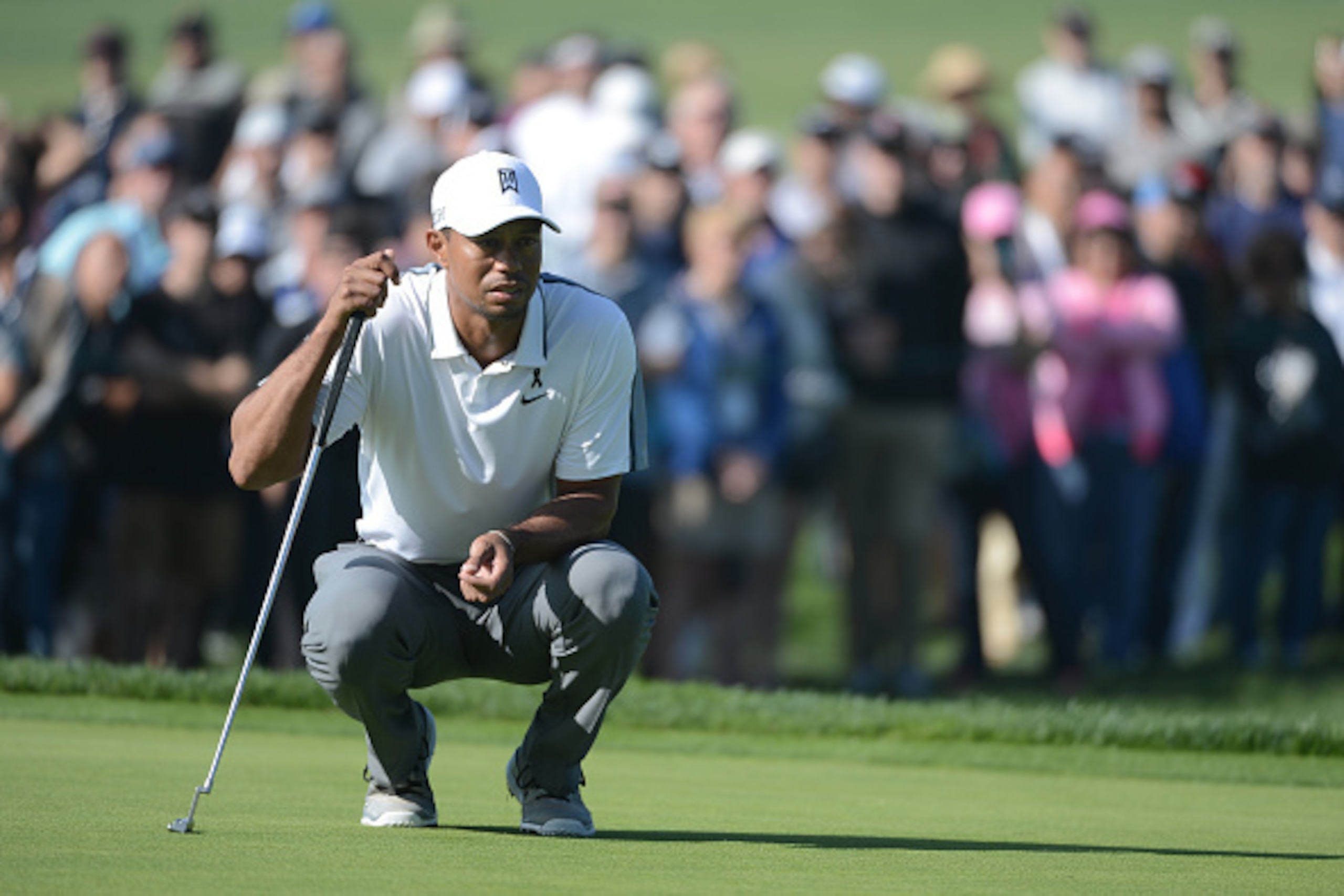 LA JOLLA, CA - FEBRUARY 05:  Tiger Woods lines up a putt on the 18th green of the north course during the first round of the Farmers Insurance Open at Torrey Pines Golf Course on February 5, 2015 in La Jolla, California.  (Photo by Donald Miralle/Getty Im