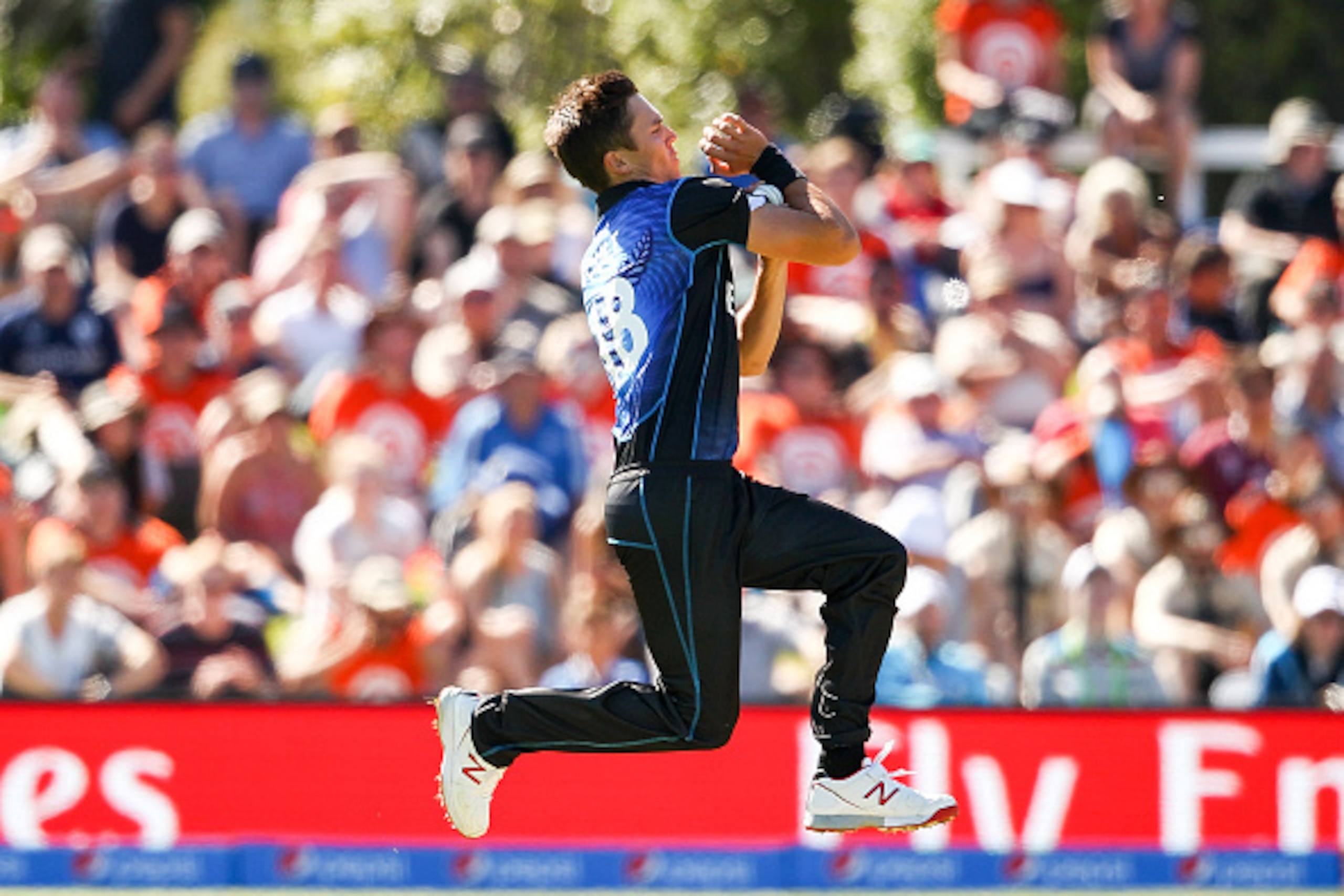 DUNEDIN, NEW ZEALAND - FEBRUARY 17: Trent Boult of New Zealand bowls during the ICC Cricket World Cup match between New Zealand and Scotland at University Oval on February 17, 2015 in Dunedin, New Zealand. (Photo by Martin Hunter/Getty Images) DUNEDIN, NEW ZEALAND - FEBRUARY 17: Trent Boult of New Zealand bowls during the ICC Cricket World Cup match between New Zealand and Scotland at University Oval on February 17, 2015 in Dunedin, New Zealand. (Photo by Martin Hunter/Getty Images)