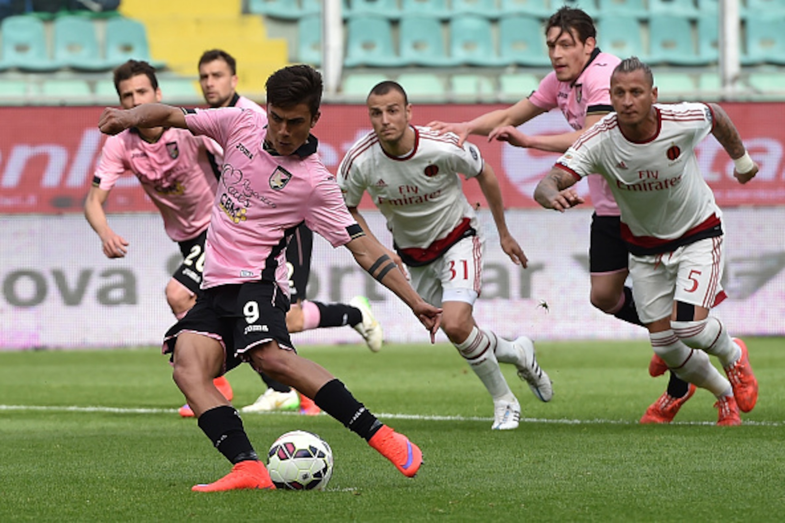 PALERMO, ITALY - APRIL 04:  Paulo Dybala of Palermo scores a penalty (1-1) during the Serie A match between US Citta di Palermo and AC Milan at Stadio Renzo Barbera on April 4, 2015 in Palermo, Italy.  (Photo by Tullio M. Puglia/Getty Images)