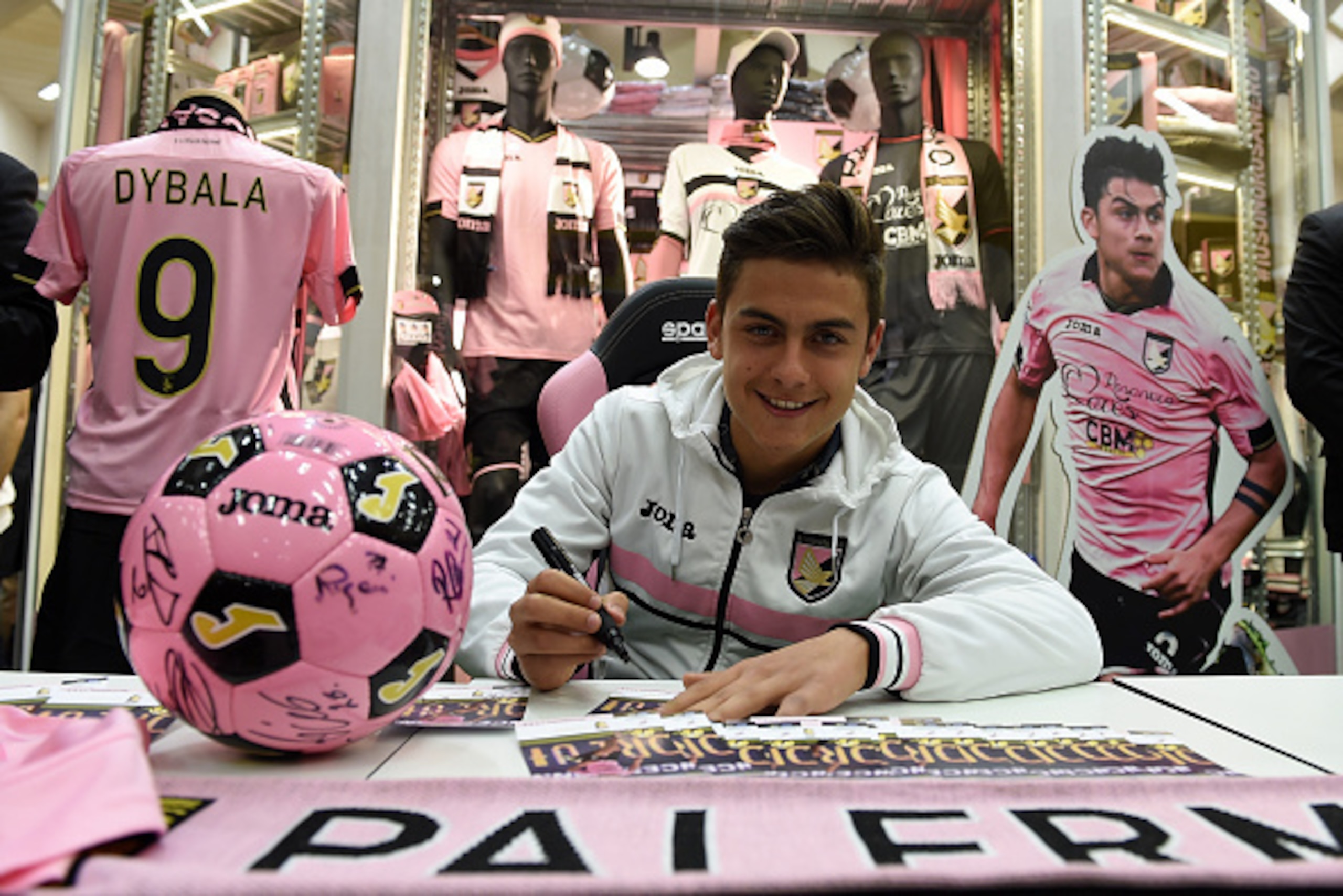 PALERMO, ITALY - MARCH 24:  Paulo Dybala of US Citta di Palermo meets supporters at Palermo Store at Conca D'Oro Shopping Center on March 24, 2015 in Palermo, Italy.  (Photo by Tullio M. Puglia/Getty Images)