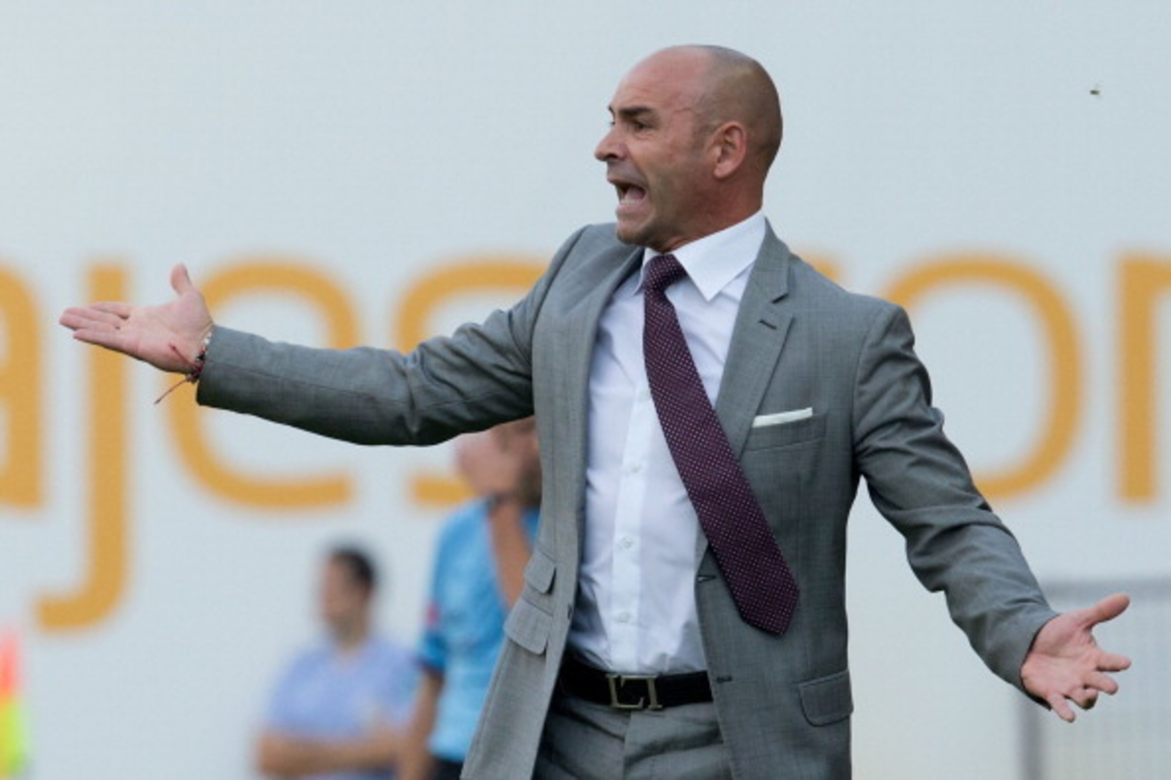 MADRID, SPAIN - OCTOBER 05: Head coach Paco Jemez of Rayo Vallecano de Madrid gives instructions during the La Liga match between Rayo Vallecano de Madrid and Real Sociedad de Futbol at Estadio Teresa Rivero on October 5, 2013 in Madrid, Spain. (Photo b MADRID, SPAIN - OCTOBER 05: Head coach Paco Jemez of Rayo Vallecano de Madrid gives instructions during the La Liga match between Rayo Vallecano de Madrid and Real Sociedad de Futbol at Estadio Teresa Rivero on October 5, 2013 in Madrid, Spain. (Photo b