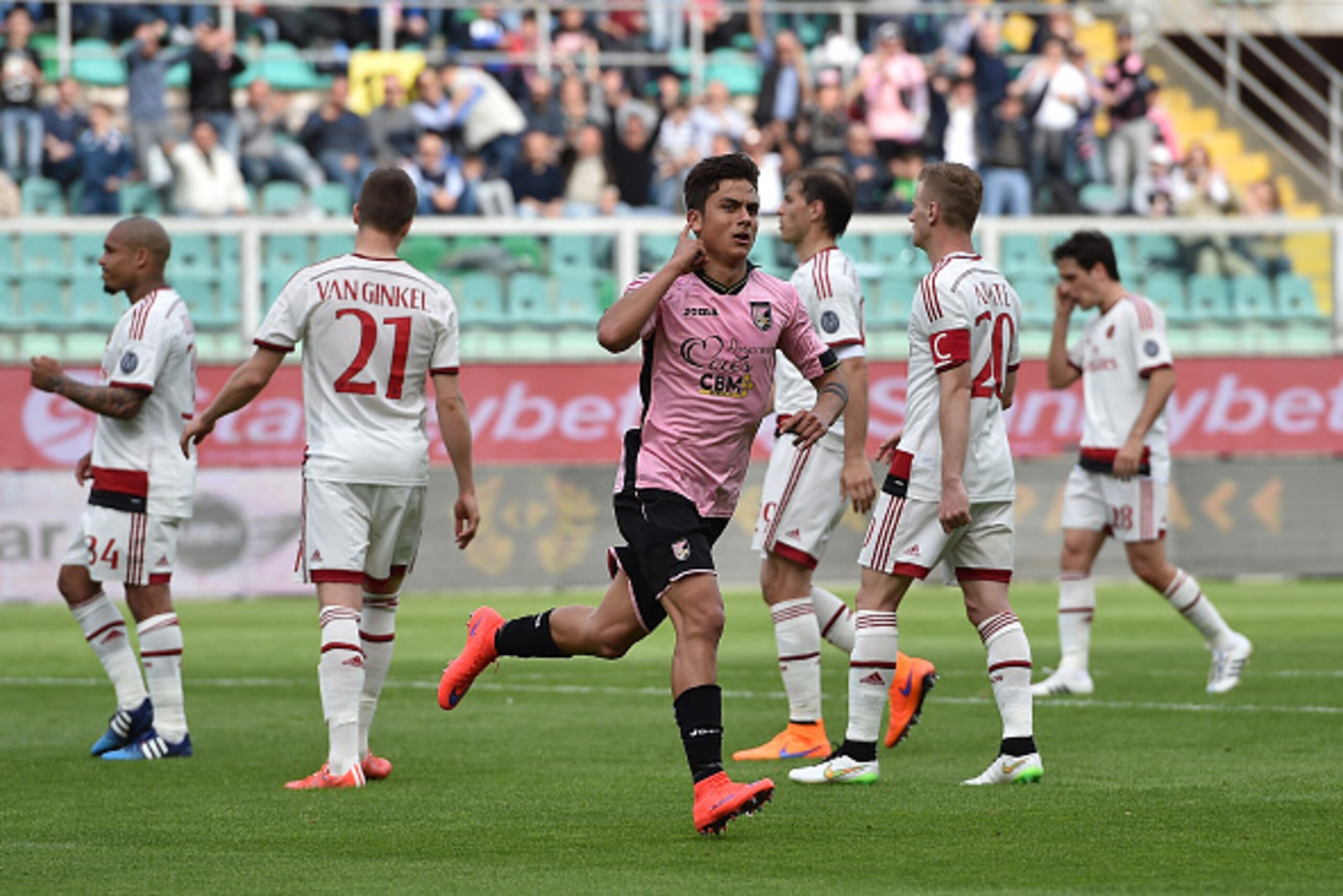 PALERMO, ITALY - APRIL 04:  Paulo Dybala of Palermo celebrates after scoring a penalty (1-1) during the Serie A match between US Citta di Palermo and AC Milan at Stadio Renzo Barbera on April 4, 2015 in Palermo, Italy.  (Photo by Tullio M. Puglia/Getty Im