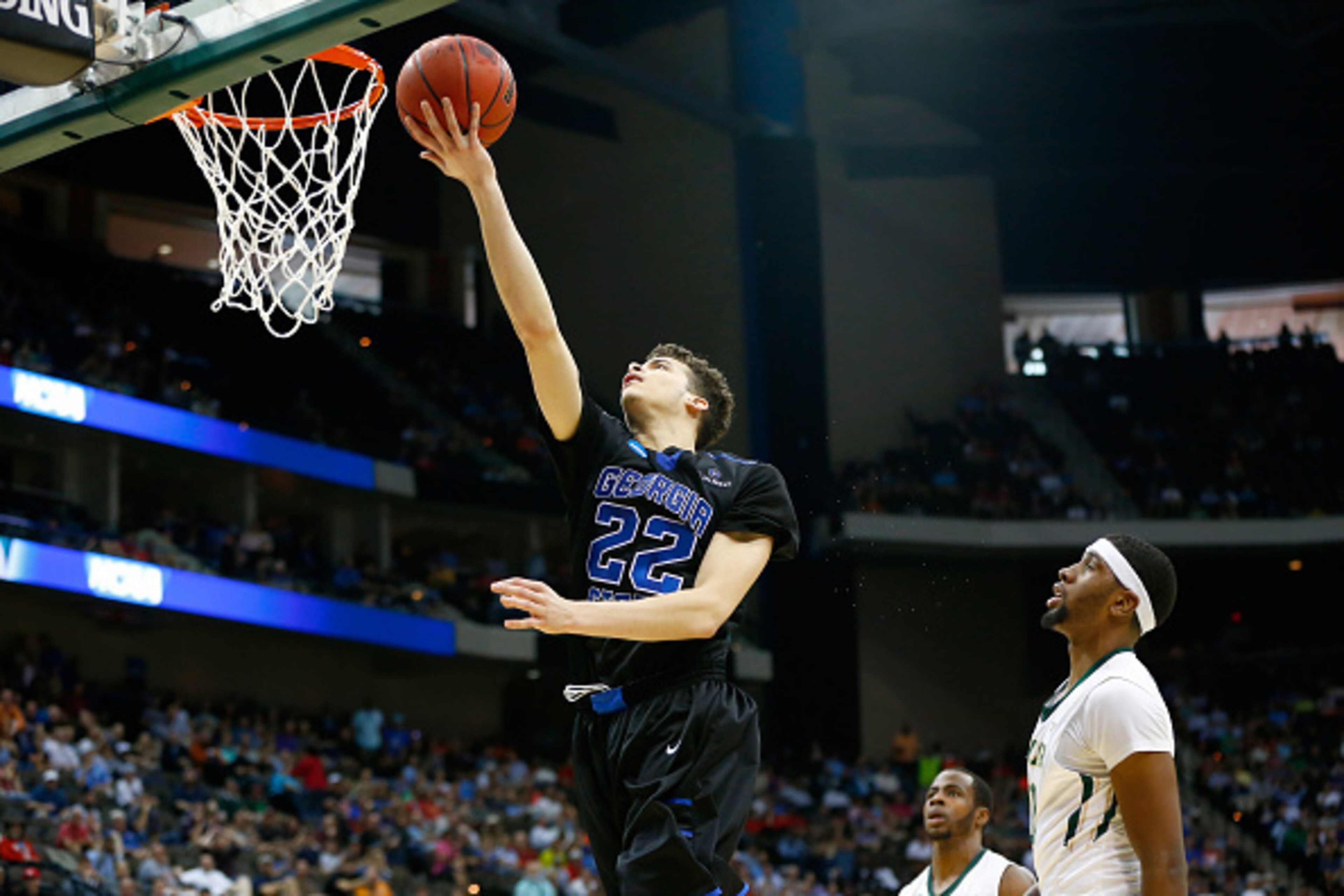JACKSONVILLE, FL - MARCH 19:  R.J. Hunter #22 of the Georgia State Panthers lays the ball up against Royce O'Neale #00 of the Baylor Bears in the second half during the second round of the 2015 NCAA Men's Basketball Tournament at Jacksonville Veterans Mem