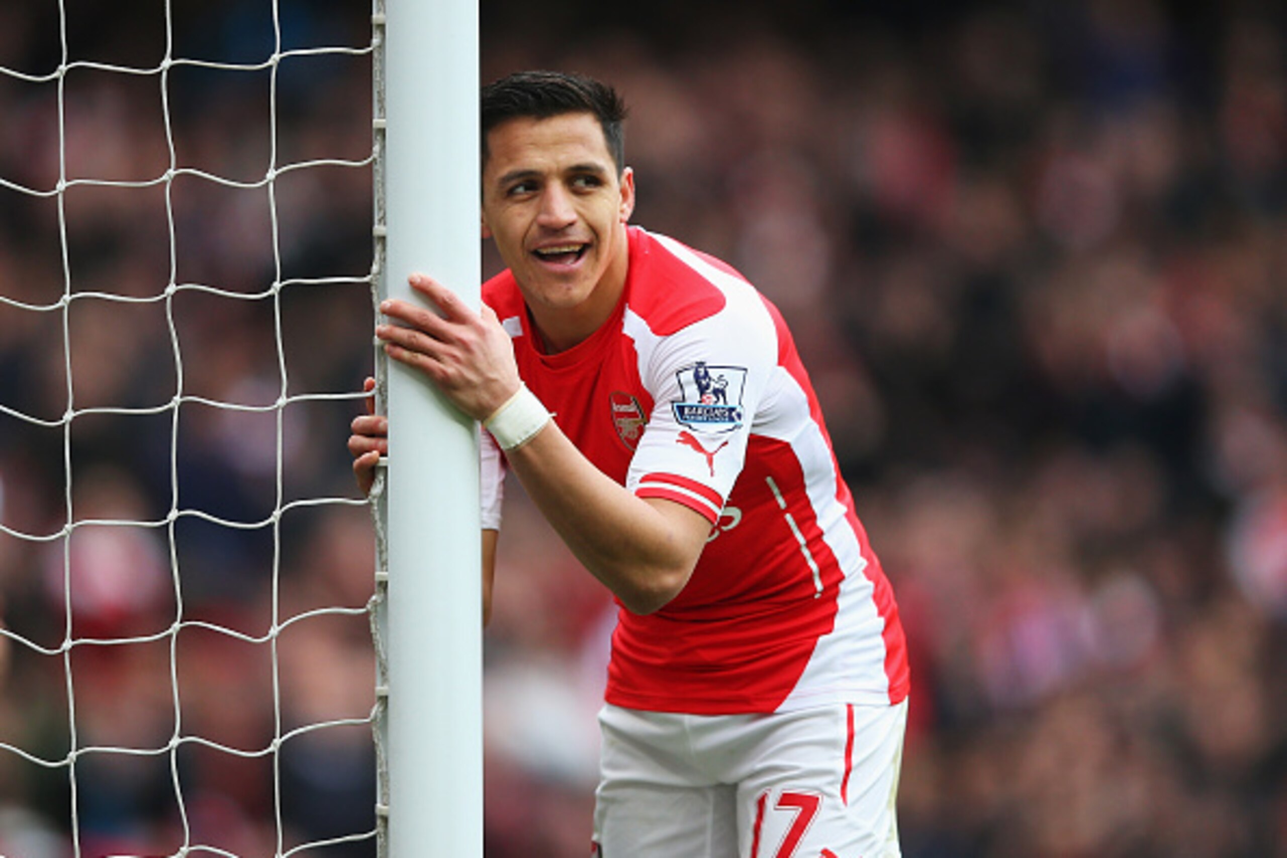 LONDON, ENGLAND - APRIL 04: Alexis Sanchez of Arsenal looks on during the Barclays Premier League match between Arsenal and Liverpool at Emirates Stadium on April 4, 2015 in London, England. (Photo by Paul Gilham/Getty Images) LONDON, ENGLAND - APRIL 04: Alexis Sanchez of Arsenal looks on during the Barclays Premier League match between Arsenal and Liverpool at Emirates Stadium on April 4, 2015 in London, England. (Photo by Paul Gilham/Getty Images)