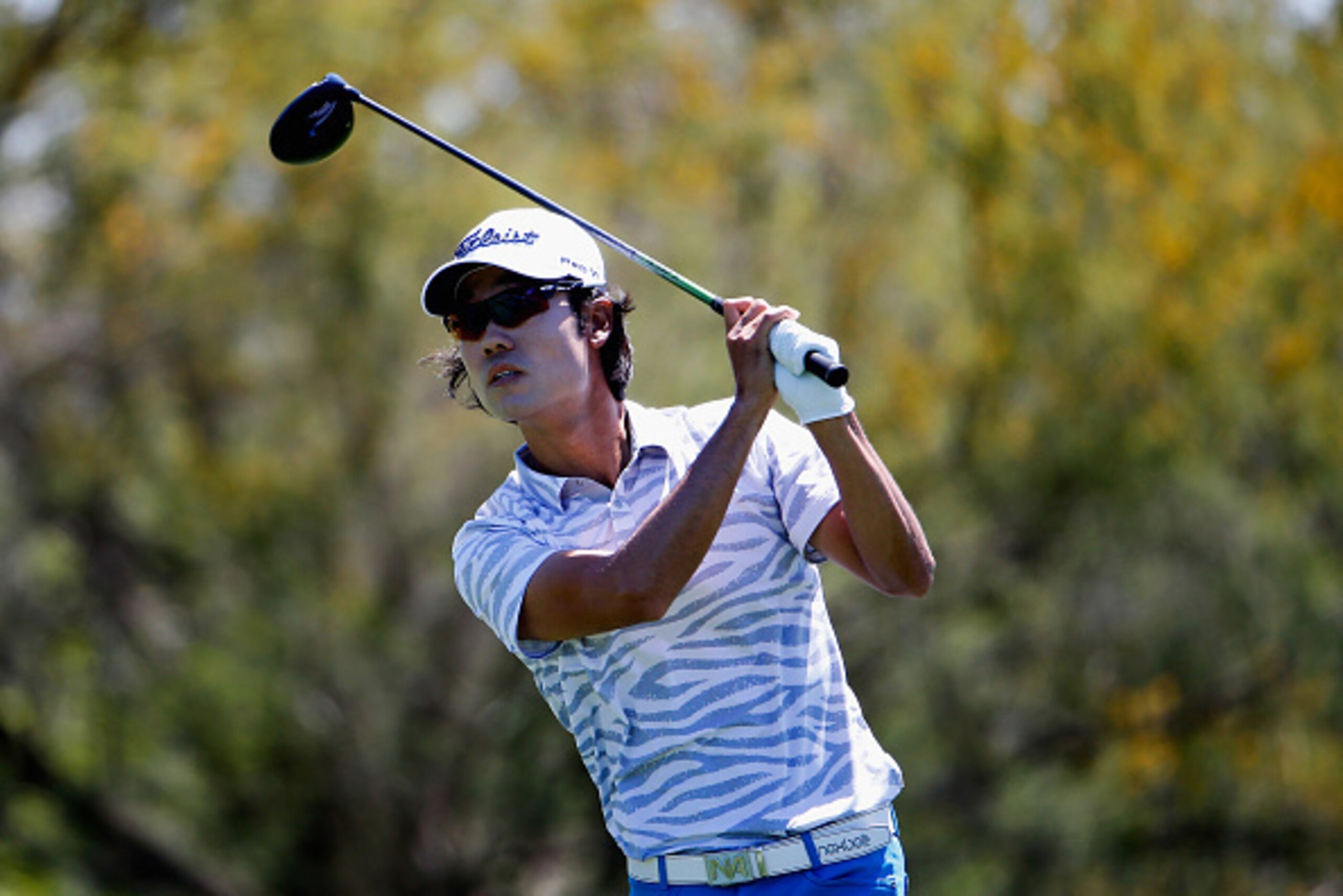SAN ANTONIO, TX - MARCH 28: Kevin Na takes his second shot on the eighth hole during round three of the Valero Texas Open at TPC San Antonio AT&T Oaks Course on March 28, 2015 in San Antonio, Texas.  (Photo by Christian Petersen/Getty Images)