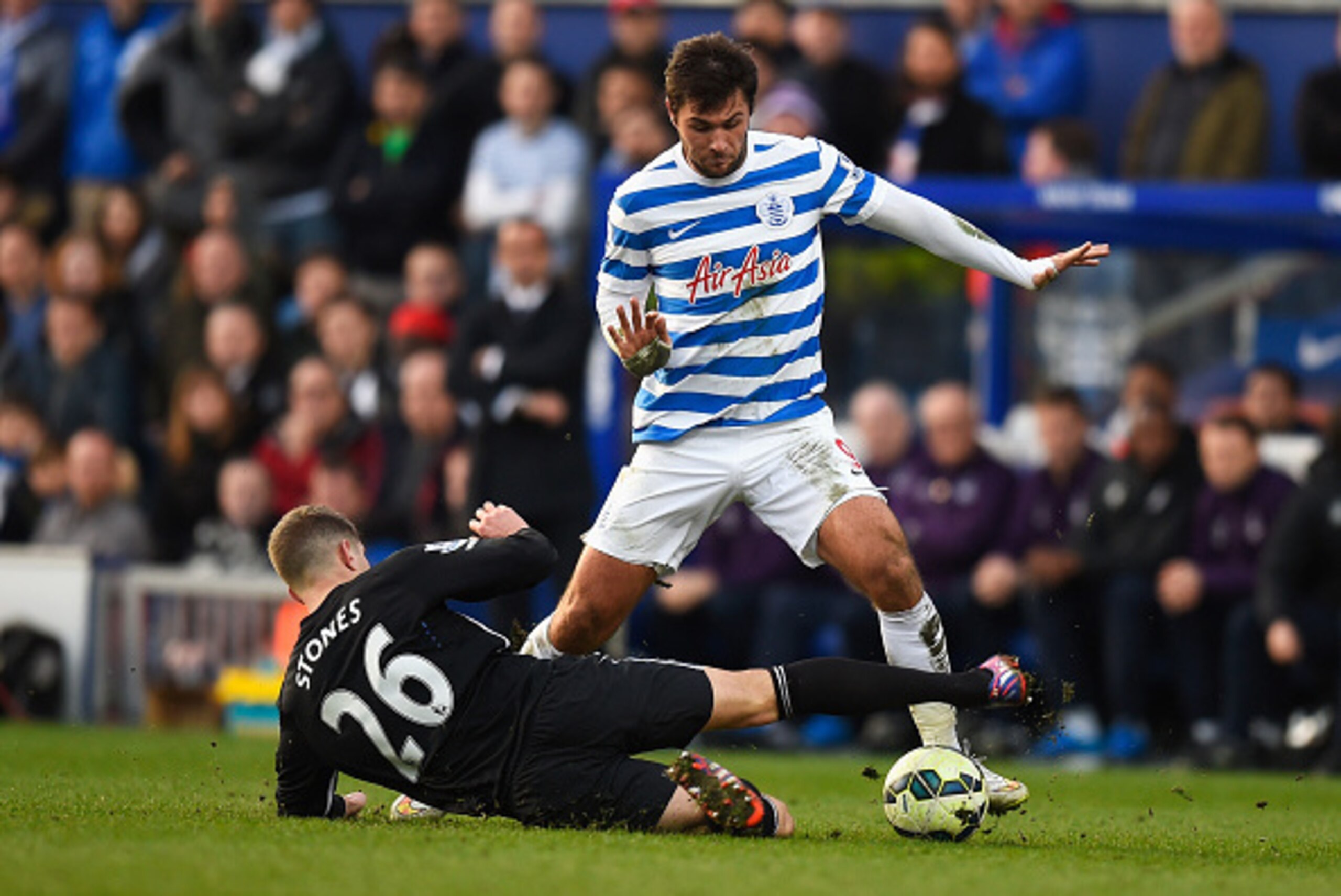 LONDON, ENGLAND - MARCH 22: Charlie Austin of QPR is tackled by John Stones of Everton during the Barclays Premier League match between Queens Park Rangers and Everton at Loftus Road on March 22, 2015 in London, England.  (Photo by Mike Hewitt/Getty Image