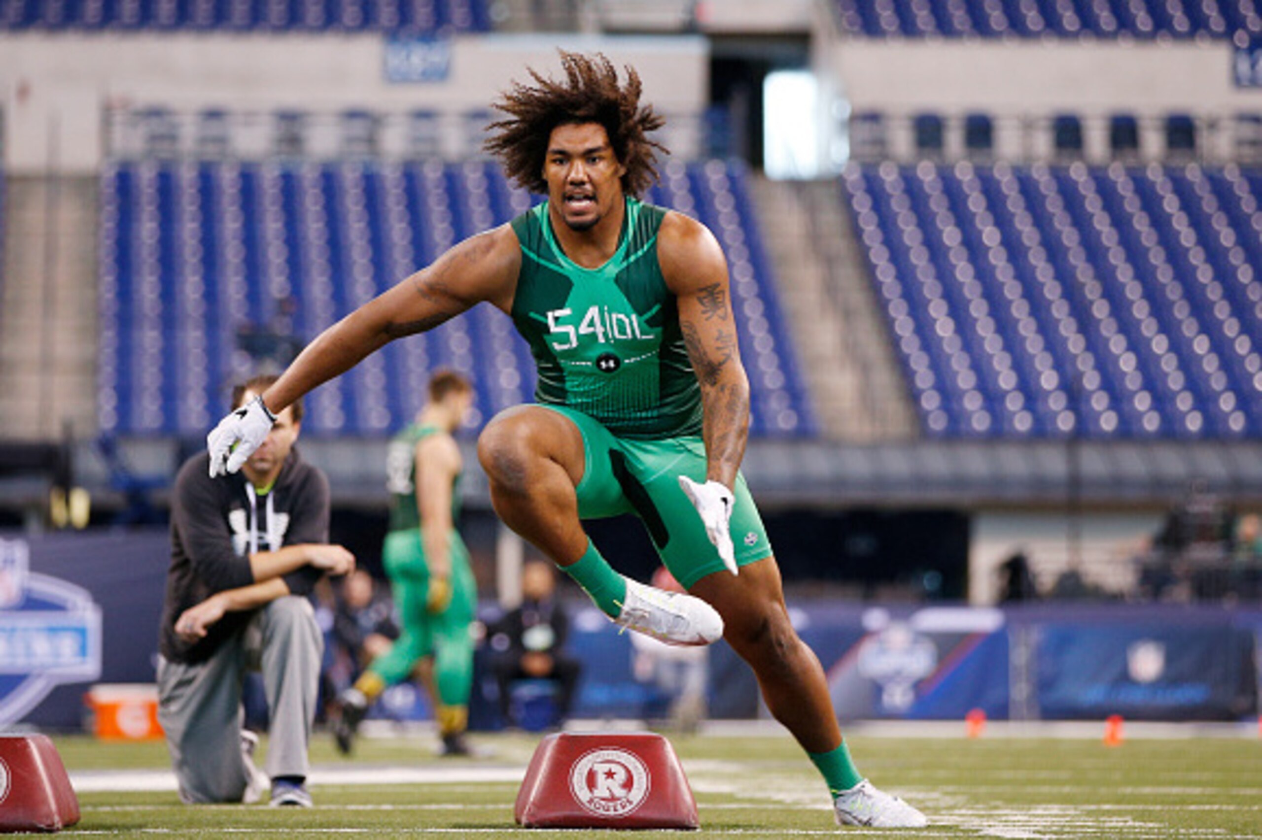 INDIANAPOLIS, IN - FEBRUARY 22: Defensive lineman Leonard Williams of USC competes during the 2015 NFL Scouting Combine at Lucas Oil Stadium on February 22, 2015 in Indianapolis, Indiana. (Photo by Joe Robbins/Getty Images)