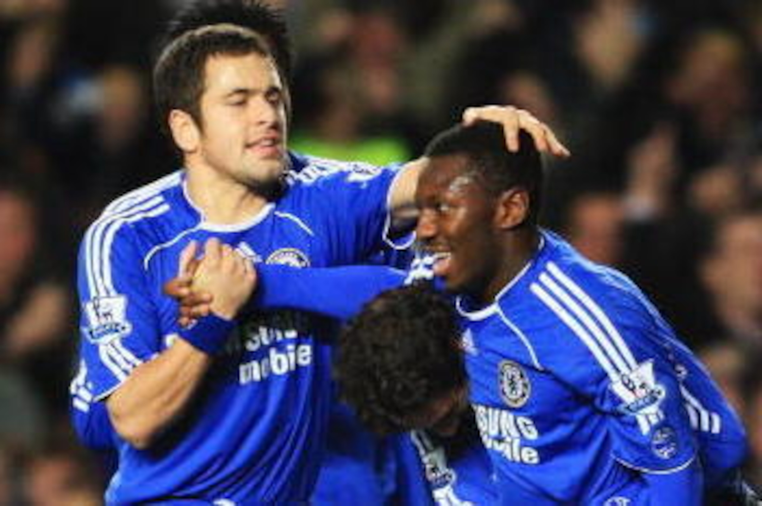 LONDON - JANUARY 08:  Shaun Wright-Phillips of Chelsea celebrates his goal with Joe Cole during the Carling Cup Semi Final 1st leg match between Chelsea and Everton at Stamford Bridge on January 8, 2008 in London, England.  (Photo by Jamie McDonald/Getty 