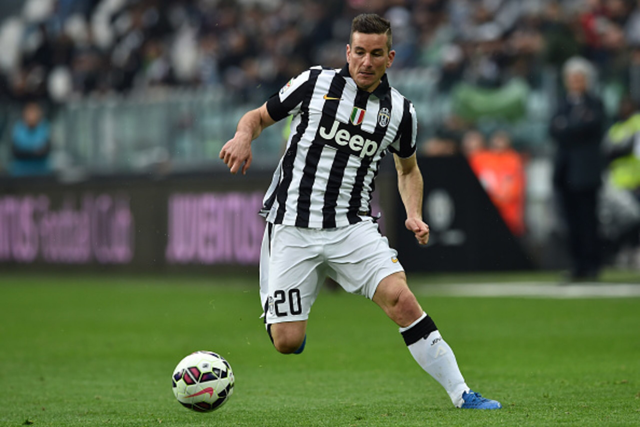 TURIN, ITALY - MARCH 22:  Simone Padoin of Juventus FC in action during the Serie A match between Juventus FC and Genoa CFC at Juventus Arena on March 22, 2015 in Turin, Italy.  (Photo by Valerio Pennicino/Getty Images)