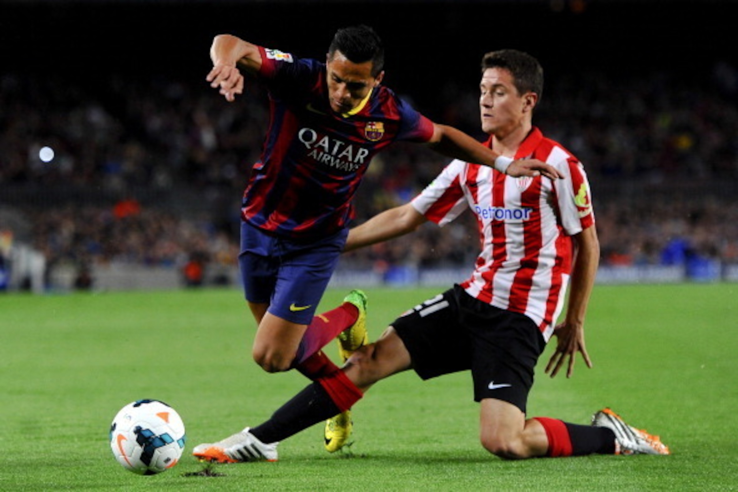 BARCELONA, SPAIN - APRIL 20: Alexis Sanchez of FC Barcelona duels for the ball with Ander Herrera of Athletic Club during the La Liga match between FC Barcelona and Athletic Club at Camp Nou on April 20, 2014 in Barcelona, Spain. (Photo by David Ramos/G BARCELONA, SPAIN - APRIL 20: Alexis Sanchez of FC Barcelona duels for the ball with Ander Herrera of Athletic Club during the La Liga match between FC Barcelona and Athletic Club at Camp Nou on April 20, 2014 in Barcelona, Spain. (Photo by David Ramos/G