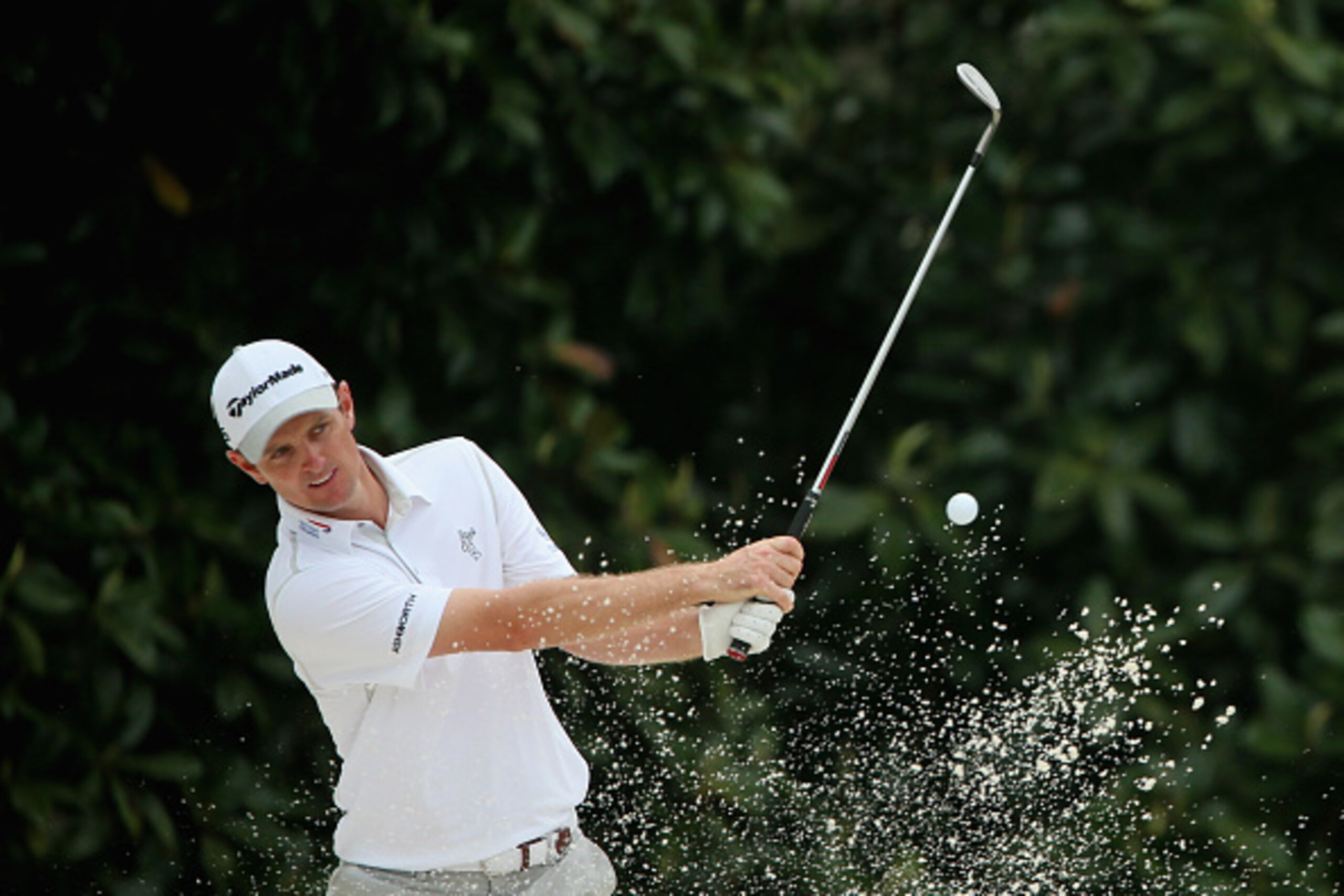 AUGUSTA, GA - APRIL 07:  Justin Rose of England plays a bunker shot during a practice round prior to the start of the 2015 Masters Tournament at Augusta National Golf Club on April 7, 2015 in Augusta, Georgia.  (Photo by Andrew Redington/Getty Images)