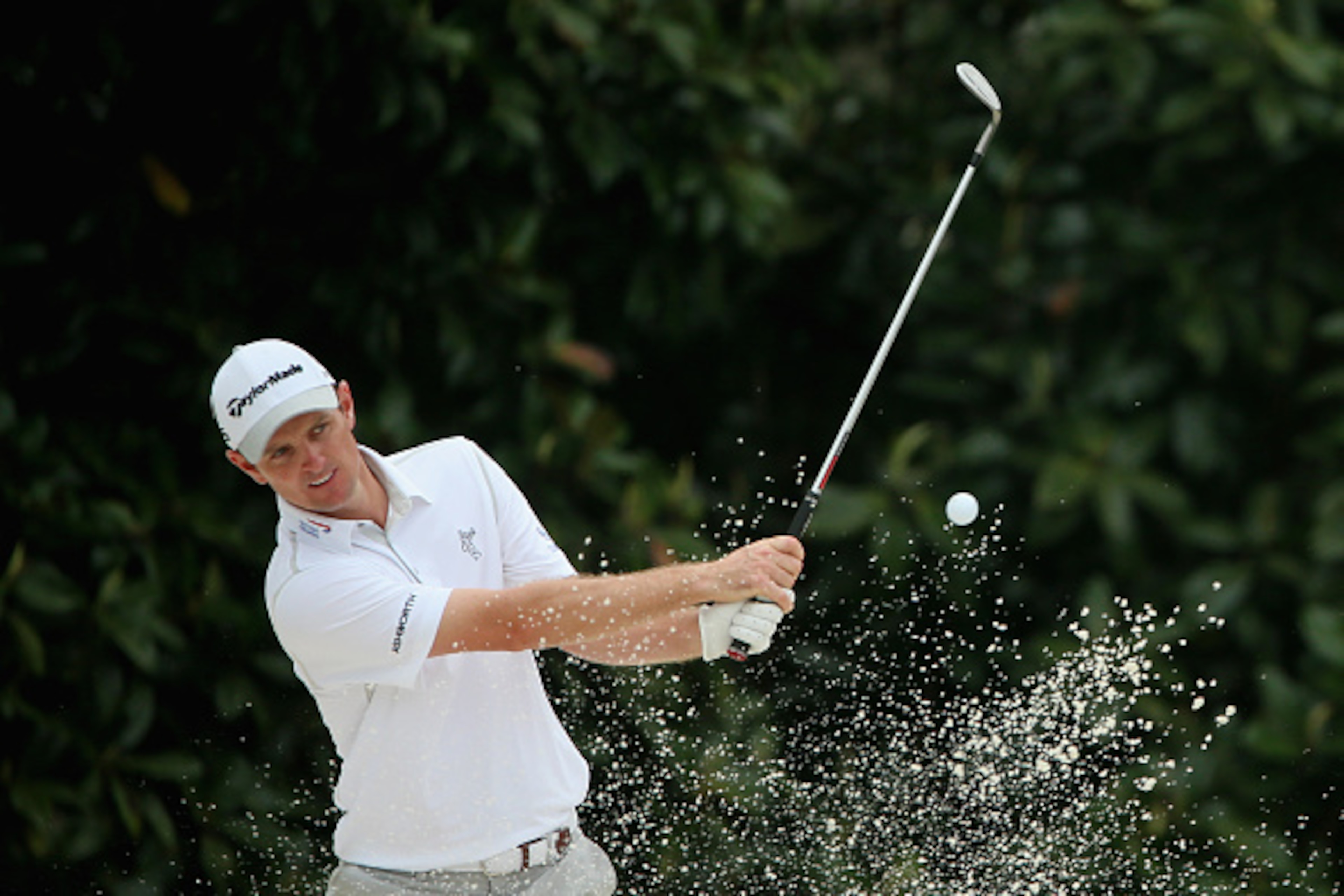 AUGUSTA, GA - APRIL 07:  Justin Rose of England plays a bunker shot during a practice round prior to the start of the 2015 Masters Tournament at Augusta National Golf Club on April 7, 2015 in Augusta, Georgia.  (Photo by Andrew Redington/Getty Images)