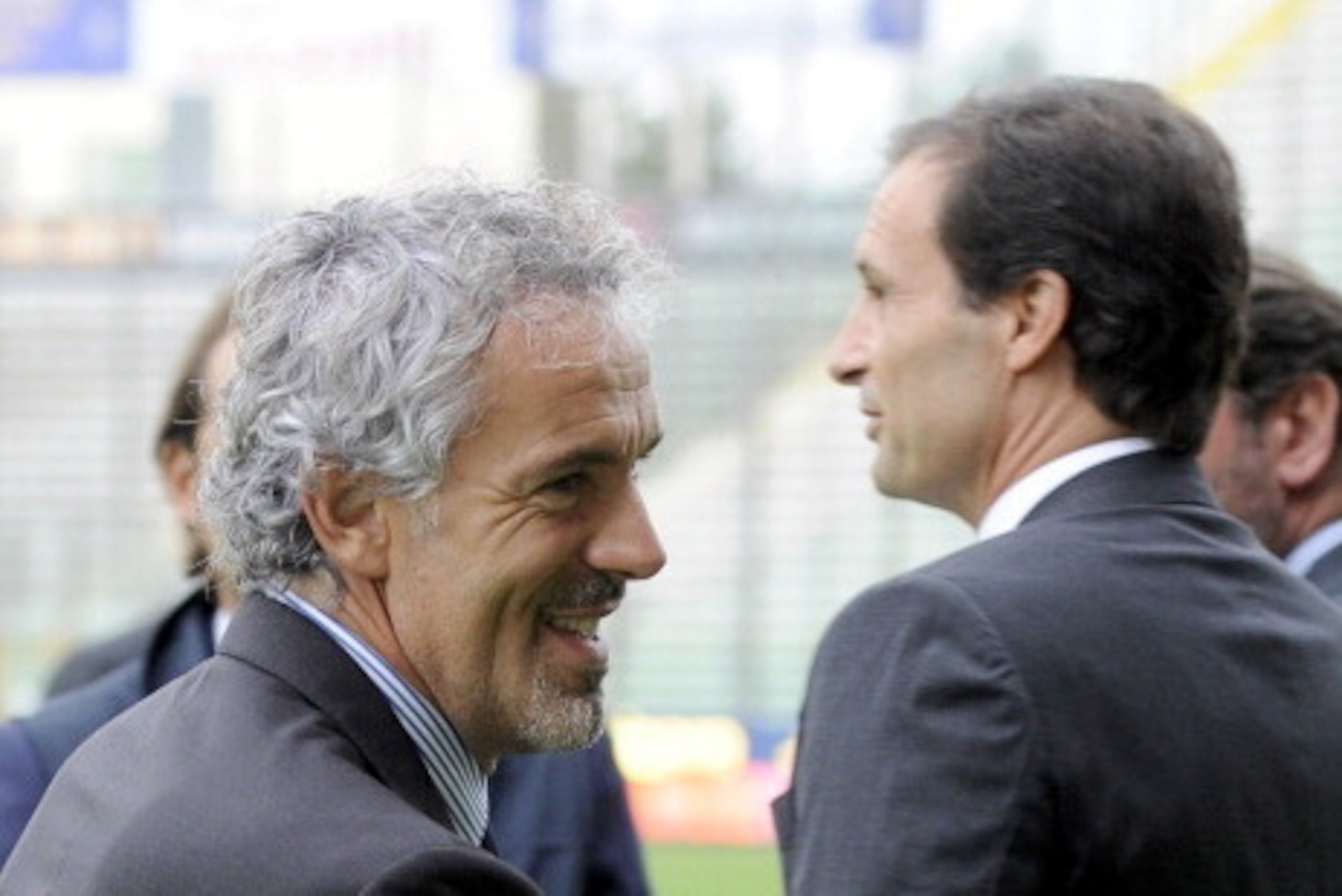 PARMA, ITALY - SEPTEMBER 29:  Head coach Roberto Donadoni of Parma FC (L) and head coach Massimiliano Allegri of AC Milan before the Serie A match between Parma FC and AC Milan at Stadio Ennio Tardini on September 29, 2012 in Parma, Italy.  (Photo by Clau