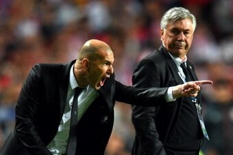 LISBON, PORTUGAL - MAY 24:  Head Coach, Carlo Ancelotti of Real Madrid looks to Assistant coach Zinedine Zidane of Real Madrid as he shouts instructions during the UEFA Champions League Final between Real Madrid and Atletico de Madrid at Estadio da Luz on