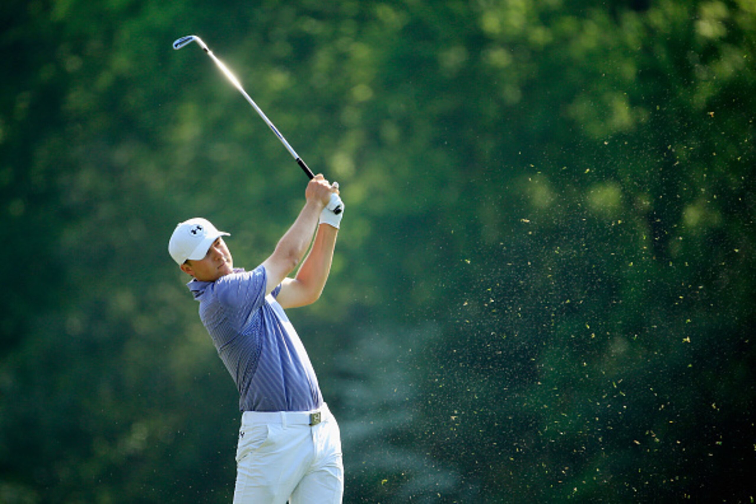 AUGUSTA, GA - APRIL 08:  Jordan Spieth of the United States watches a shot during a practice round prior to the start of the 2015 Masters Tournament at Augusta National Golf Club on April 8, 2015 in Augusta, Georgia.  (Photo by Jamie Squire/Getty Images)