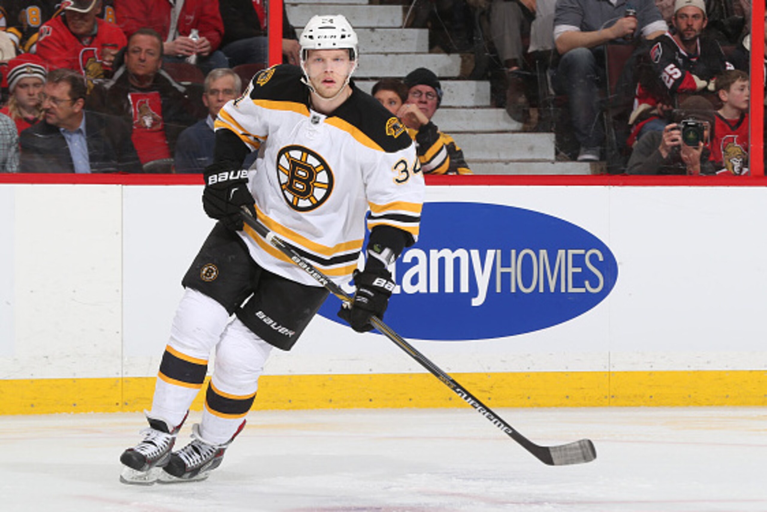 OTTAWA, ON - MARCH 19: Carl Soderberg #34 of the Boston Bruins skates against the Ottawa Senators at Canadian Tire Centre on March 19, 2015 in Ottawa, Ontario, Canada.  (Photo by Andre Ringuette/NHLI via Getty Images)