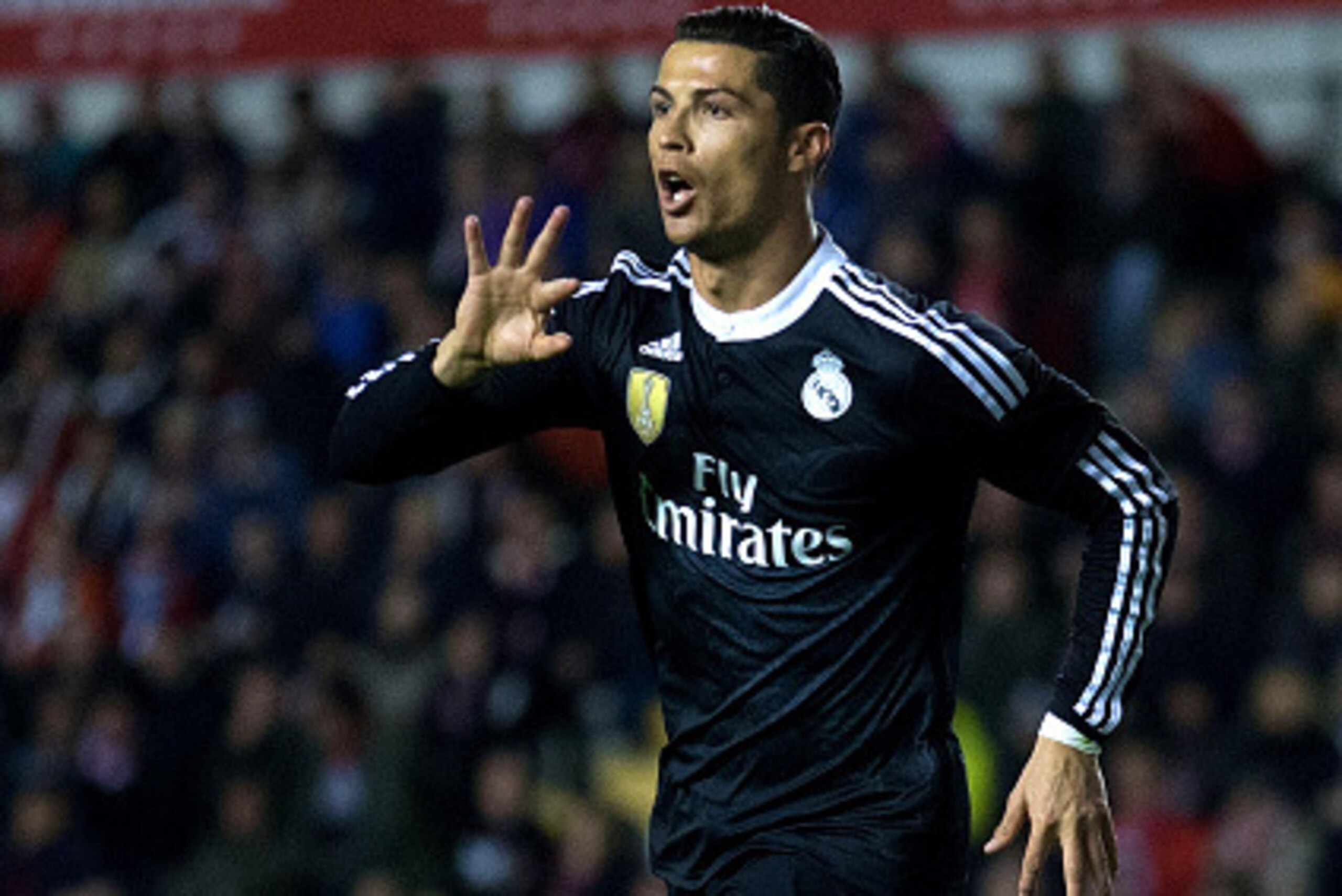 MADRID, SPAIN - APRIL 08:  Cristiano Ronaldo of Real Madrid CF celebrates scoring their opening goal during the La Liga match between Rayo Vallecano de Madrid and Real Madrid CF at Vallecas Stadium on April 8, 2015 in Madrid, Spain.  (Photo by Gonzalo Arr