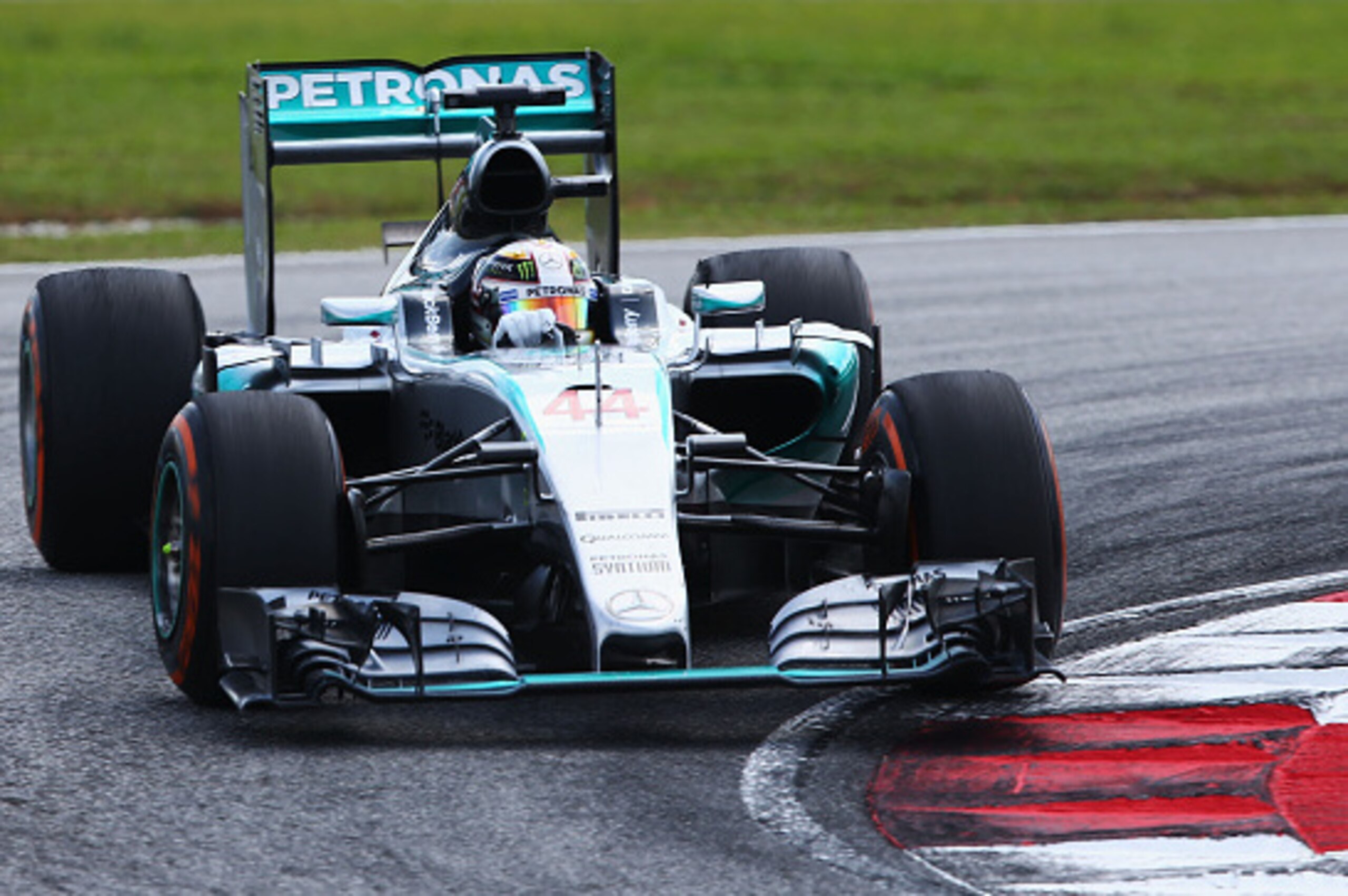 KUALA LUMPUR, MALAYSIA - MARCH 29:  Lewis Hamilton of Great Britain and Mercedes GP drives during the Malaysia Formula One Grand Prix at Sepang Circuit on March 29, 2015 in Kuala Lumpur, Malaysia.  (Photo by Mark Thompson/Getty Images)