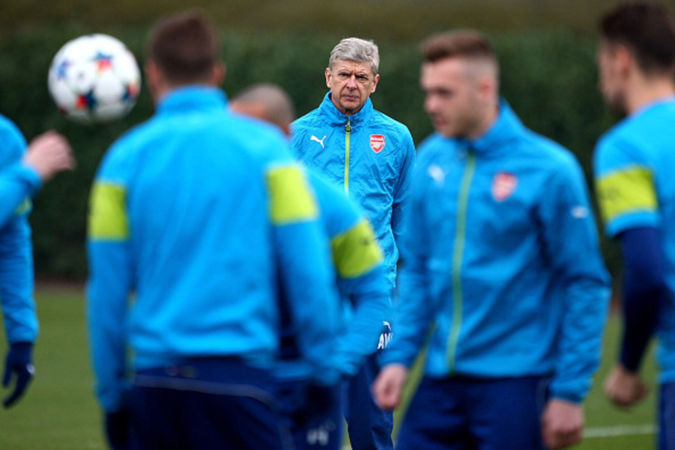 ST ALBANS, ENGLAND - MARCH 16: Arsenal manager Arsene Wenger keeps an eye over the training session during the Arsenal Training Session ahead of their Champions League match against AS Monaco on March 16, 2015 in St Albans, England. (Photo by Charlie Crow