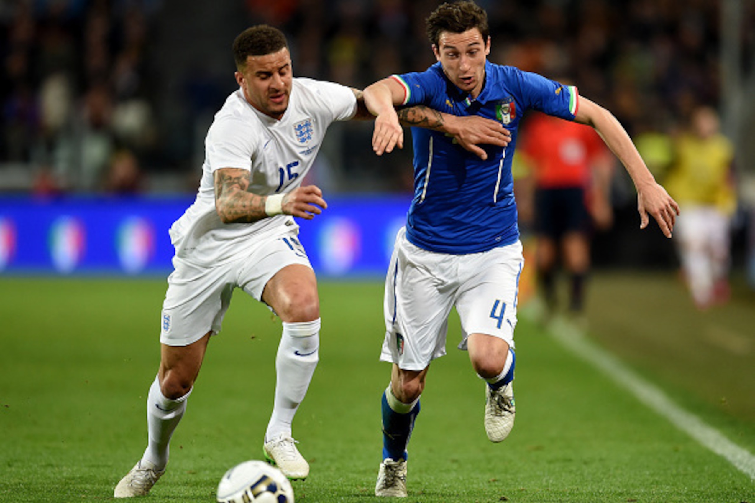 TURIN, ITALY - MARCH 31: Matteo Darmian of Italy and Kyle Walker of England #15 compete for the ball during the international friendly match between Italy and England at the Juventus Arena on March 31, 2015 in Turin, Italy. (Photo by Claudio Villa/Getty TURIN, ITALY - MARCH 31: Matteo Darmian of Italy and Kyle Walker of England #15 compete for the ball during the international friendly match between Italy and England at the Juventus Arena on March 31, 2015 in Turin, Italy. (Photo by Claudio Villa/Getty