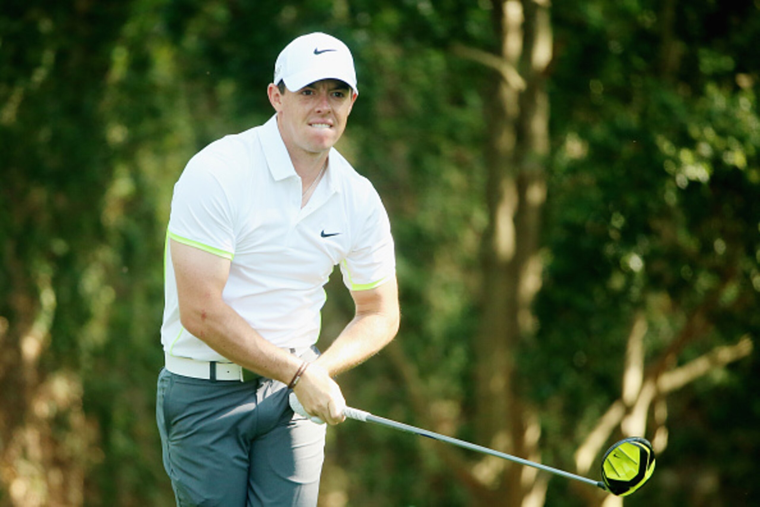 AUGUSTA, GA - APRIL 08:  Rory McIlroy of Northern Ireland watches a tee shot during a practice round prior to the start of the 2015 Masters Tournament at Augusta National Golf Club on April 8, 2015 in Augusta, Georgia.  (Photo by Andrew Redington/Getty Im