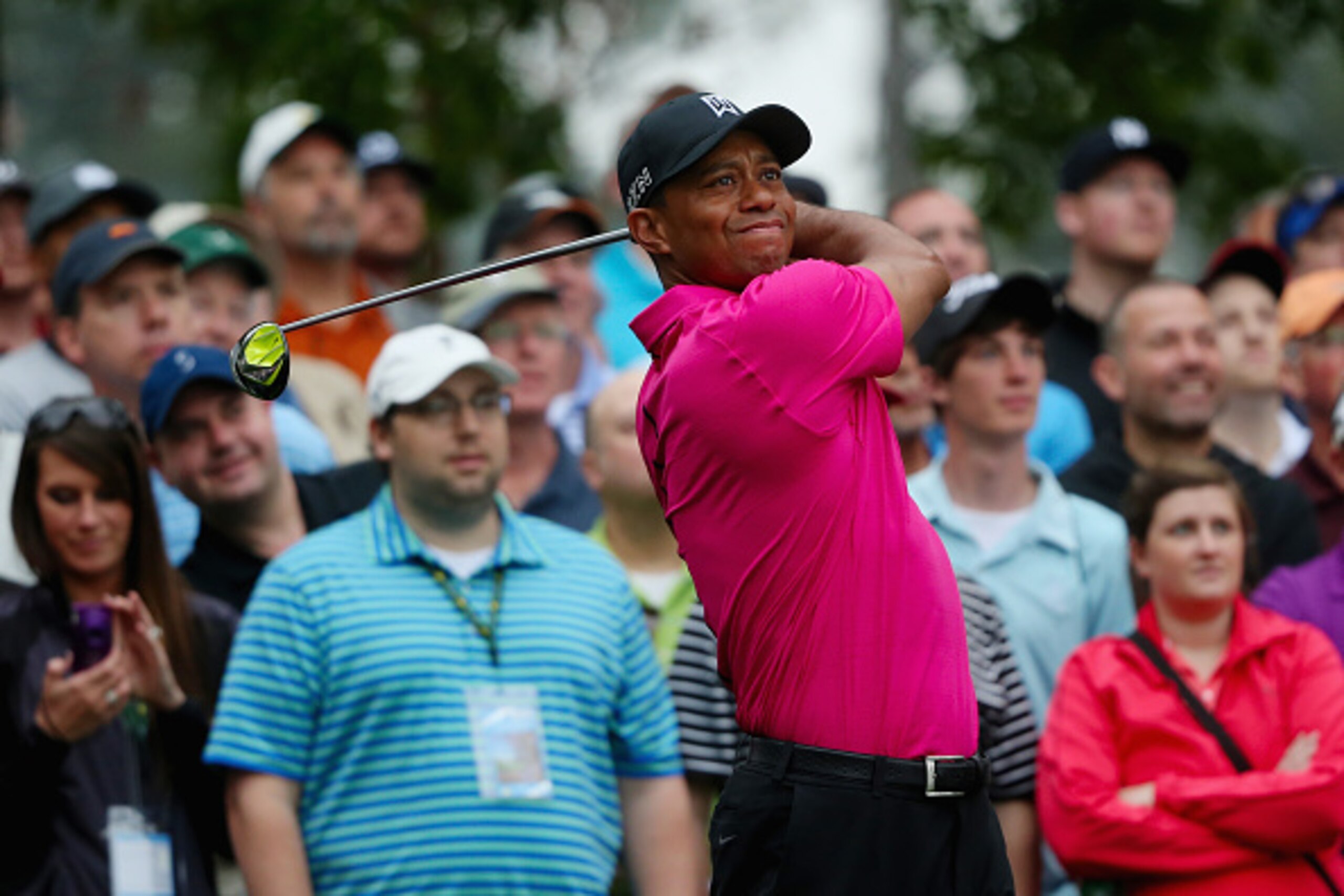 AUGUSTA, GA - APRIL 07:  Tiger Woods of the United States watches a tee shot during a practice round prior to the start of the 2015 Masters Tournament at Augusta National Golf Club on April 7, 2015 in Augusta, Georgia.  (Photo by Andrew Redington/Getty Im