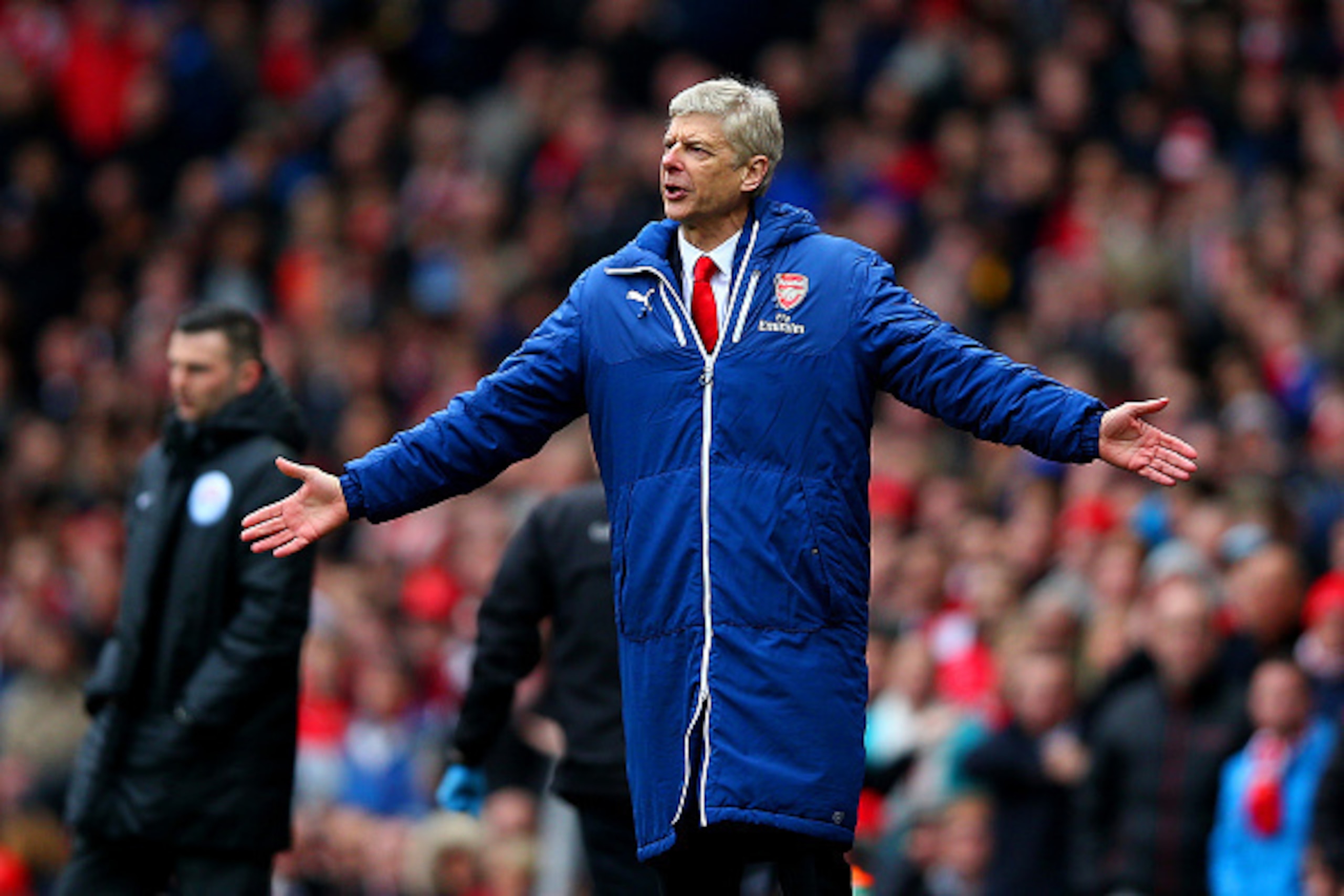 LONDON, ENGLAND - APRIL 04:  Arsene Wenger, manager of Arsenal reacts during the Barclays Premier League match between Arsenal and Liverpool at Emirates Stadium on April 4, 2015 in London, England.  (Photo by Paul Gilham/Getty Images)