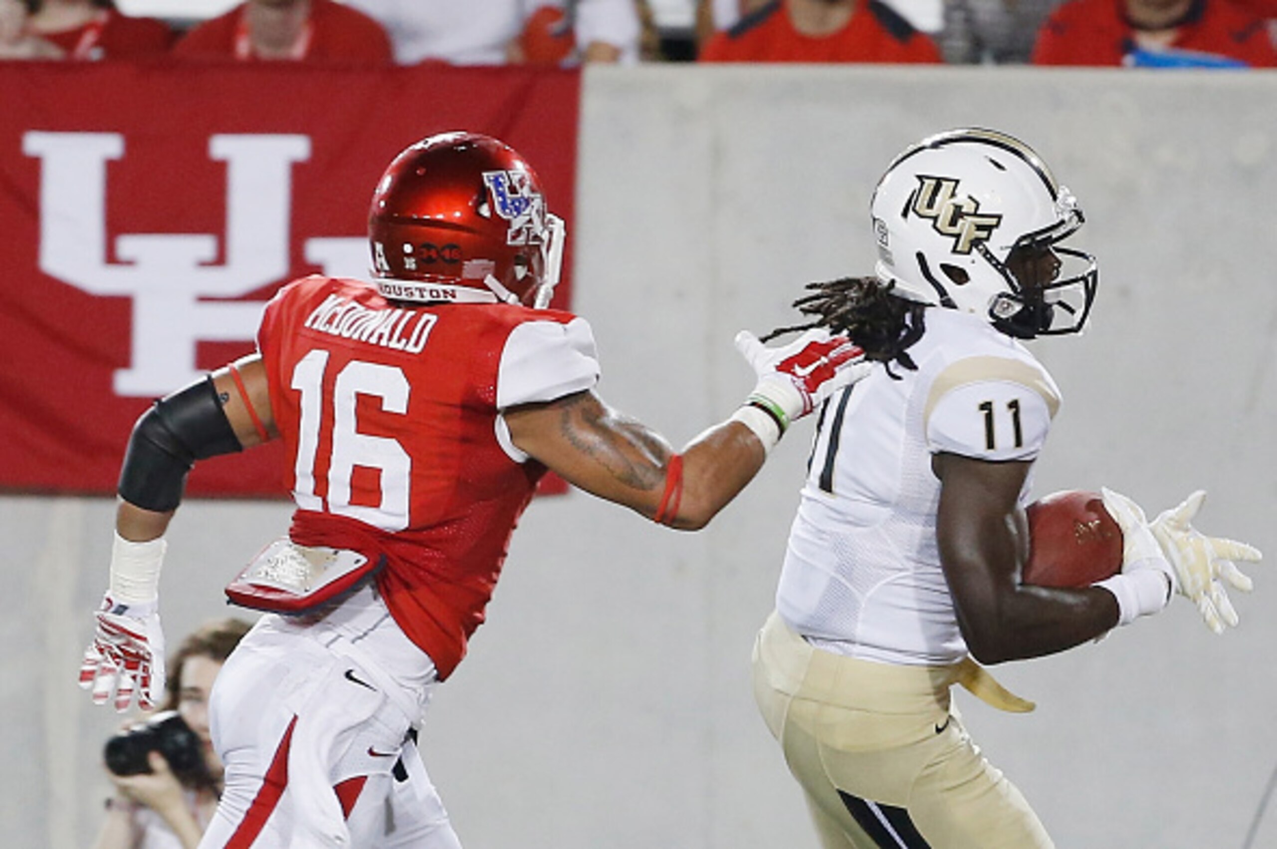 HOUSTON, TX - OCTOBER 02:  Breshad Perriman #11 of the UCF Knights beats Adrian McDonald #16 of the Houston Cougars for a 52-yard touchdown during the second half at TDECU Stadium  on October 2, 2014 in Houston, Texas.  (Photo by Scott Halleran/Getty Imag