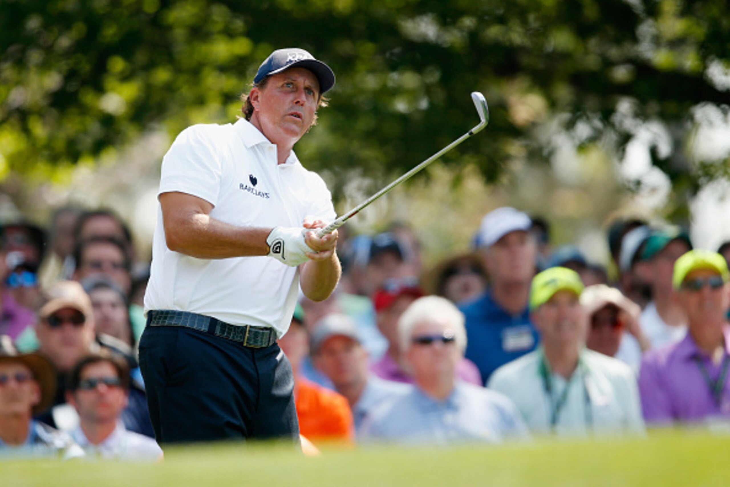 AUGUSTA, GA - APRIL 09:  Phil Mickelson of the United States watches his tee shot on the fourth hole during the first round of the 2015 Masters Tournament at Augusta National Golf Club on April 9, 2015 in Augusta, Georgia.  (Photo by Ezra Shaw/Getty Image