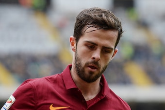VERONA, ITALY - FEBRUARY 22:  Radja Miralem Pjanic  of AS Roma looks on  during the Serie A match between Hellas Verona FC and AS Roma at Stadio Marc'Antonio Bentegodi on February 22, 2015 in Verona, Italy.  (Photo by Dino Panato/Getty Images)