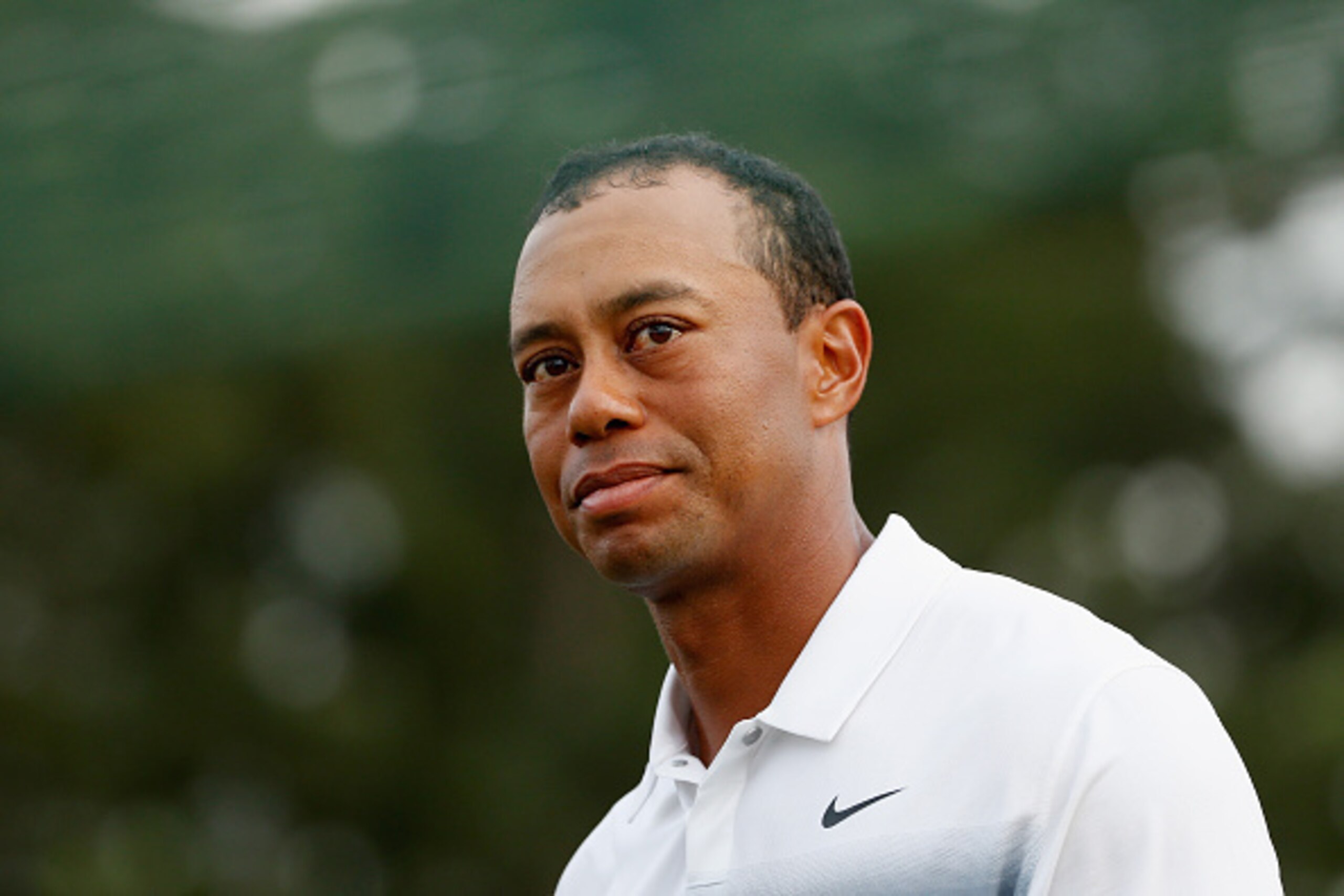 AUGUSTA, GA - APRIL 09:  Tiger Woods of the United States on the 18th hole during the first round of the 2015 Masters Tournament at Augusta National Golf Club on April 9, 2015 in Augusta, Georgia.  (Photo by Ezra Shaw/Getty Images)