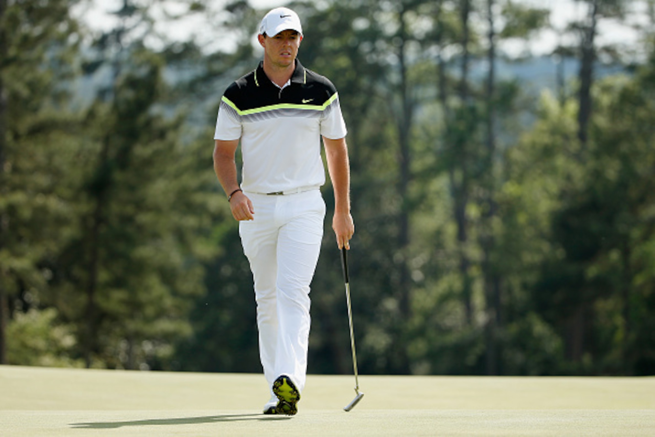 AUGUSTA, GA - APRIL 09:  Rory McIlroy of Northern Ireland on the 18th green during the first round of the 2015 Masters Tournament at Augusta National Golf Club on April 9, 2015 in Augusta, Georgia.  (Photo by Ezra Shaw/Getty Images)