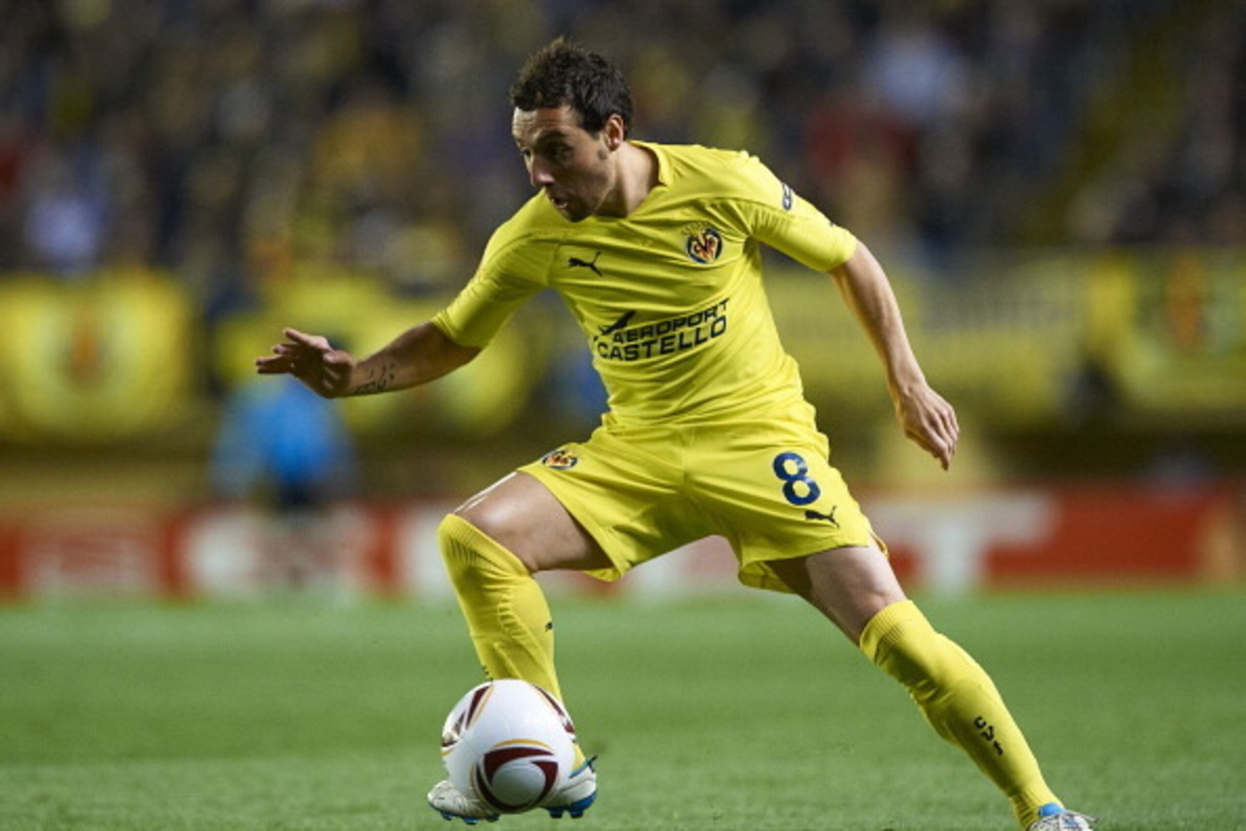 VILLAREAL, SPAIN - MARCH 17:  Santi Cazorla of Villarreal controls the ball during the UEFA Europa League round of 16 second leg match between Villarreal and Bayer Leverkusen at El Madrigal stadium on March 17, 2011 in Villareal, Spain. Villarreal won 2-1