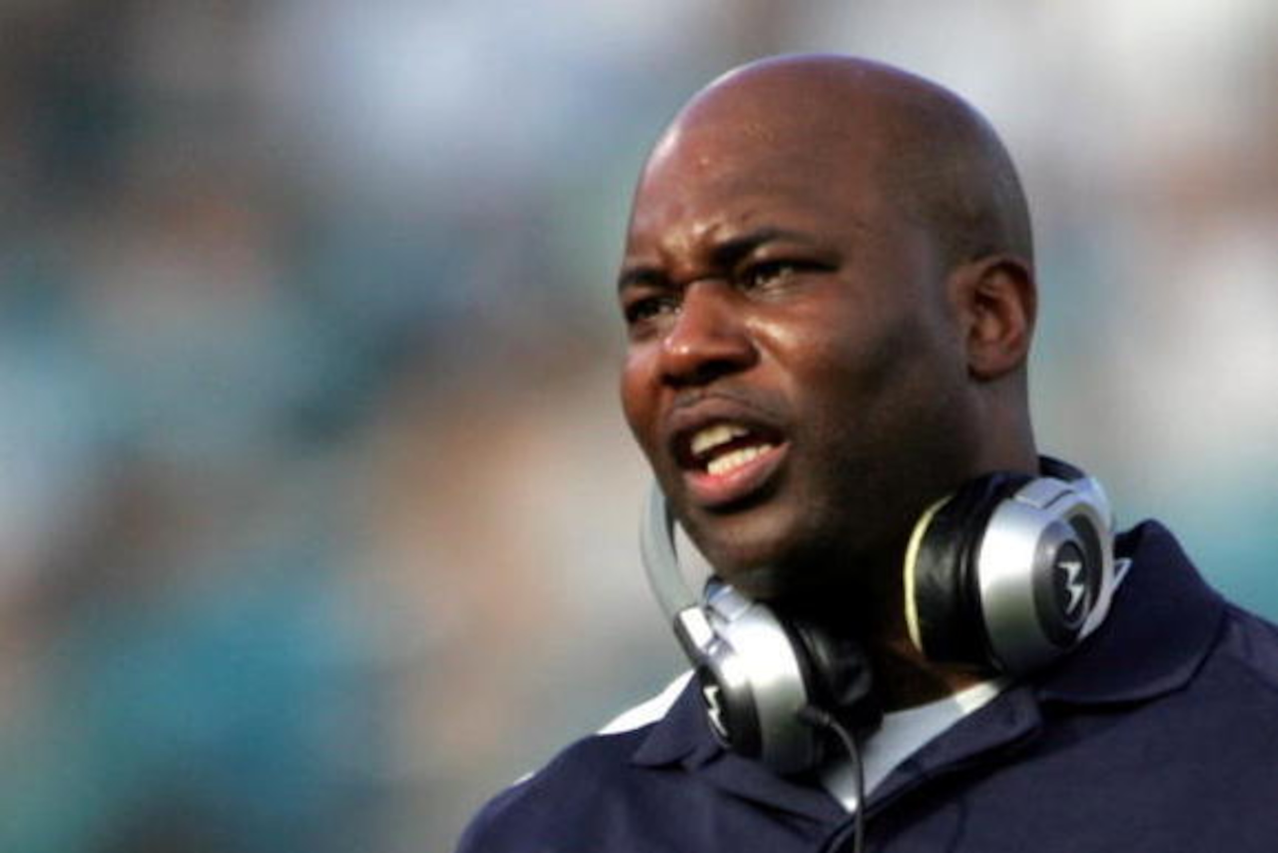 JACKSONVILLE, FL - NOVEMBER 22:  Head Coach Perry Fewell  of the Buffalo Bills watches his team  against the Jacksonville Jaguars at Jacksonville Municipal Stadium on November 22, 2009 in Jacksonville, Florida.  Jacksonville defeated Buffalo 18-15.  (Phot