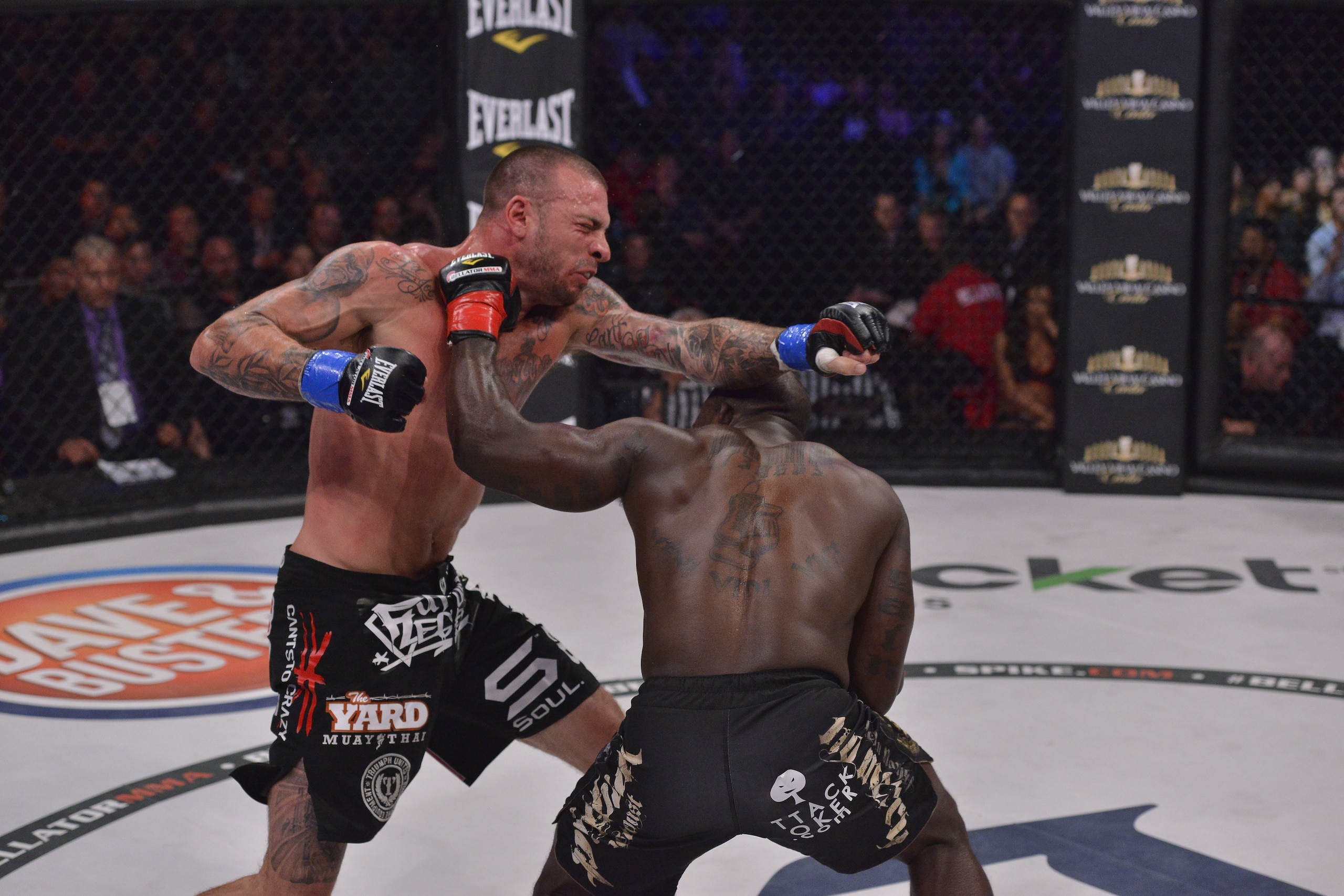 Joe Schilling and Melvin Manhoef exchange blows at Bellator 131.