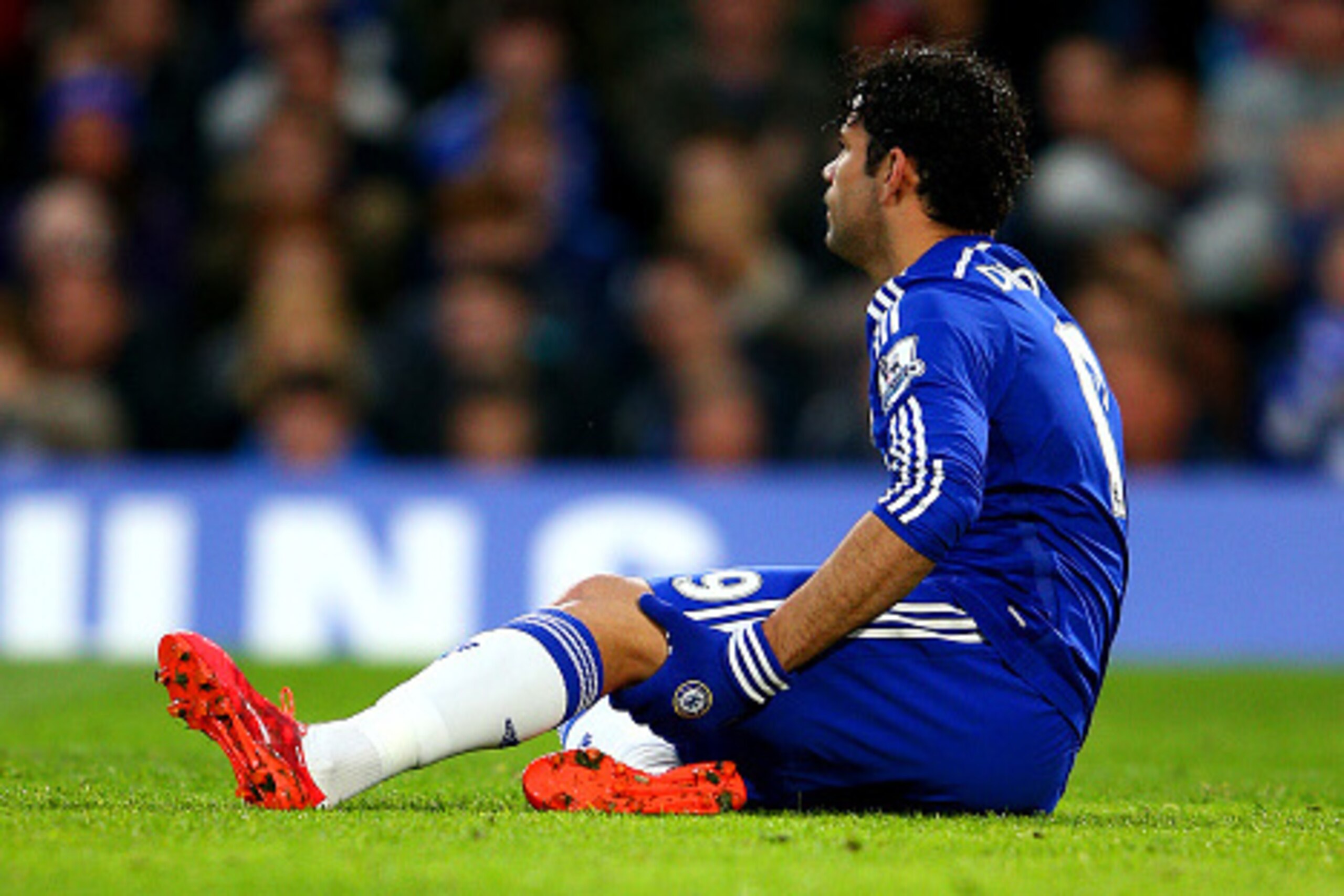 LONDON, ENGLAND - APRIL 04:  Diego Costa of Chelsea holds his leg as he sits on the turf before leaving the pitch injured during the Barclays Premier League match between Chelsea and Stoke City at Stamford Bridge on April 4, 2015 in London, England.  (Pho