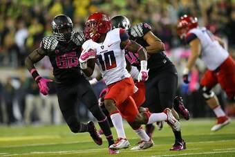 EUGENE, OR - OCTOBER 02:  Samajie Grant #10 of the Arizona Wildcats out runs Torrodney Prevot #86 and Rodney Hardick #48 of  the Oregon Ducks at Autzen Stadium on October 2, 2014  in Eugene, Oregon.  (Photo by Jonathan Ferrey/Getty Images)