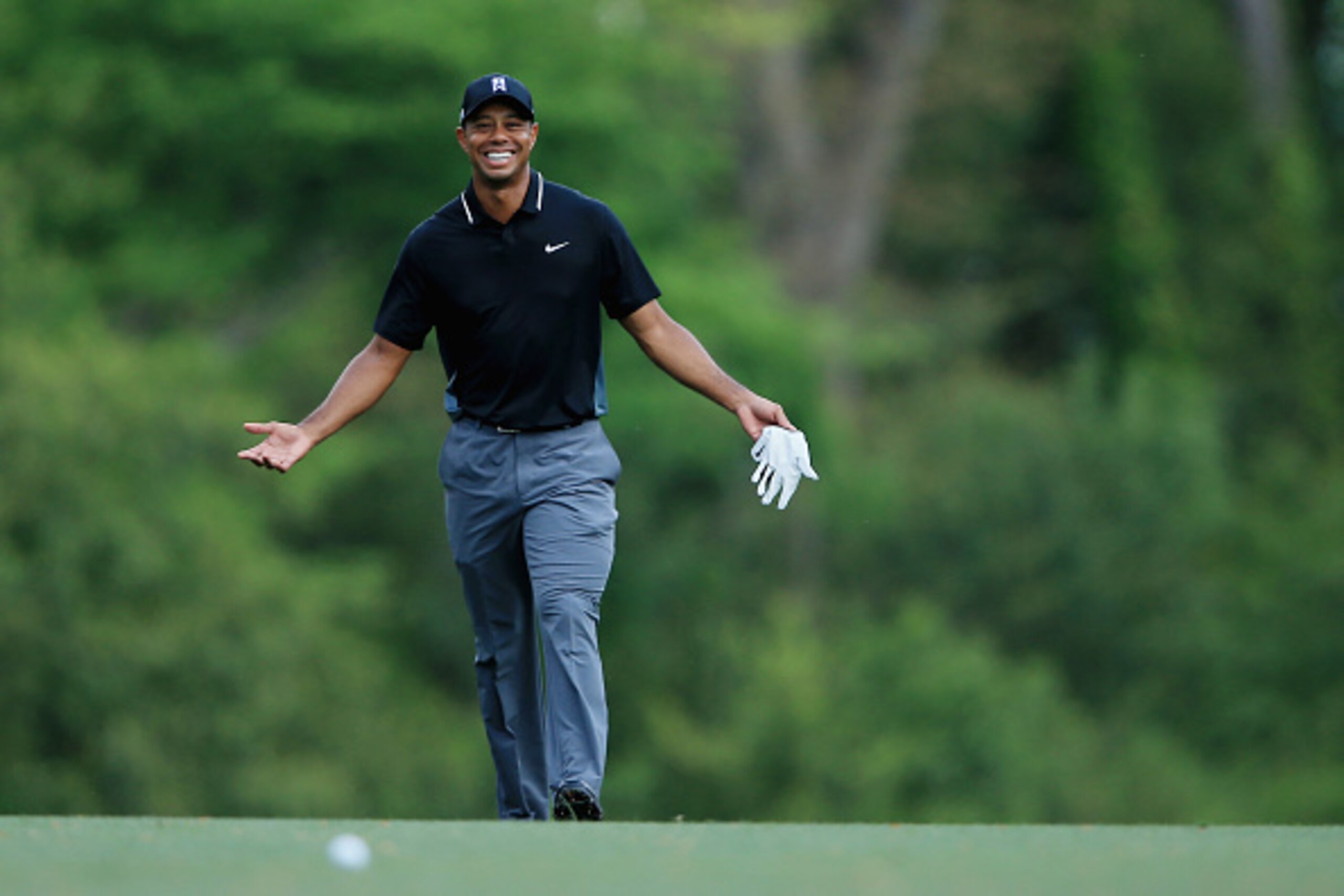 AUGUSTA, GA - APRIL 10:  Tiger Woods of the United States walks up the fifth hole during the second round of the 2015 Masters Tournament at Augusta National Golf Club on April 10, 2015 in Augusta, Georgia.  (Photo by David Cannon/Getty Images)