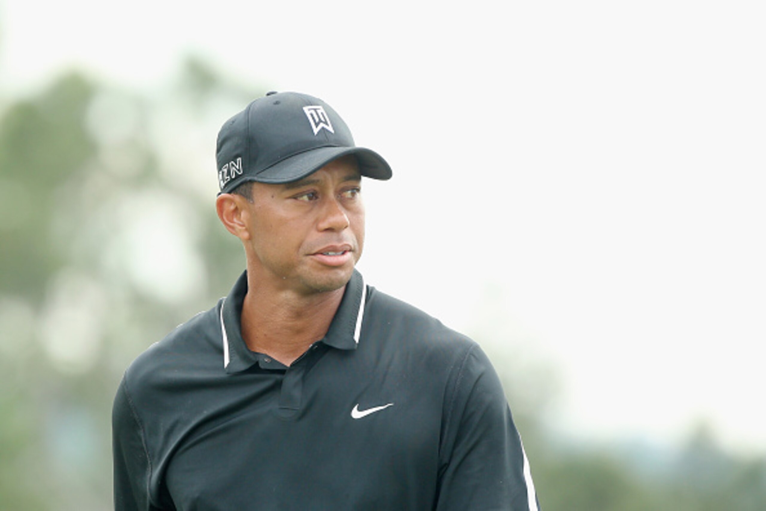 AUGUSTA, GA - APRIL 10:  Tiger Woods of the United States walks off the 18th green during the second round of the 2015 Masters Tournament at Augusta National Golf Club on April 10, 2015 in Augusta, Georgia.  (Photo by Andrew Redington/Getty Images)