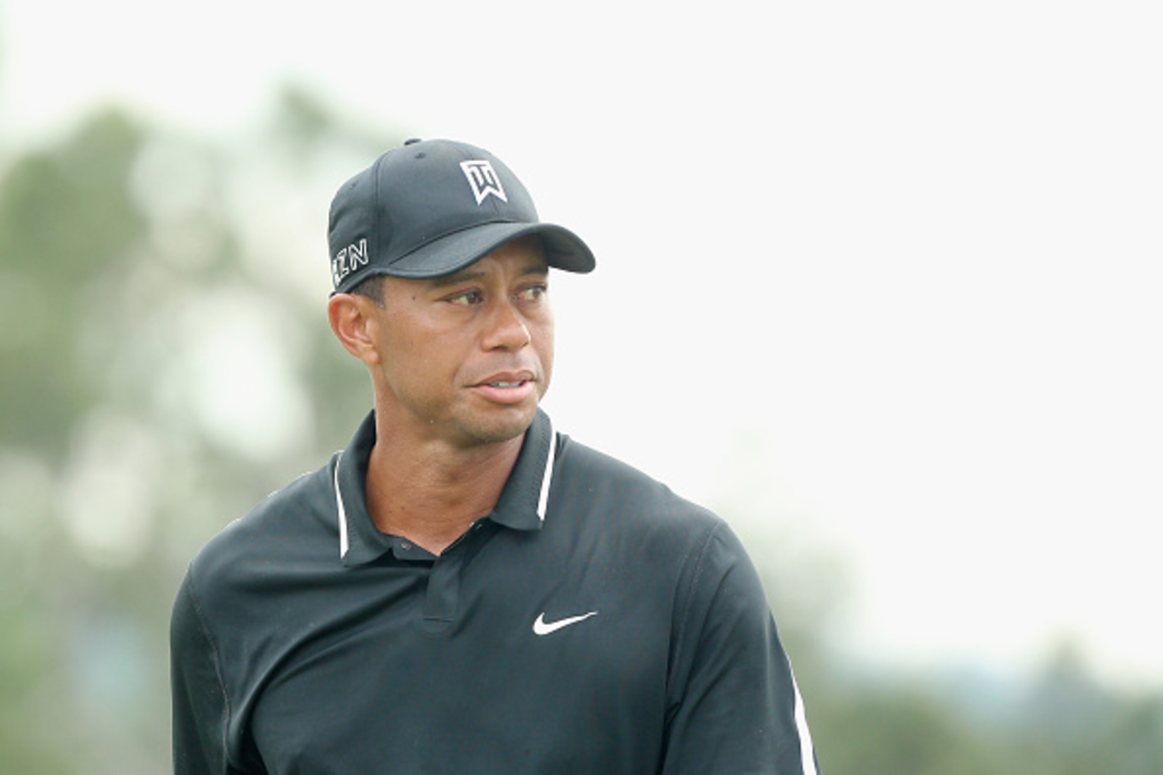 AUGUSTA, GA - APRIL 10:  Tiger Woods of the United States walks off the 18th green during the second round of the 2015 Masters Tournament at Augusta National Golf Club on April 10, 2015 in Augusta, Georgia.  (Photo by Andrew Redington/Getty Images)
