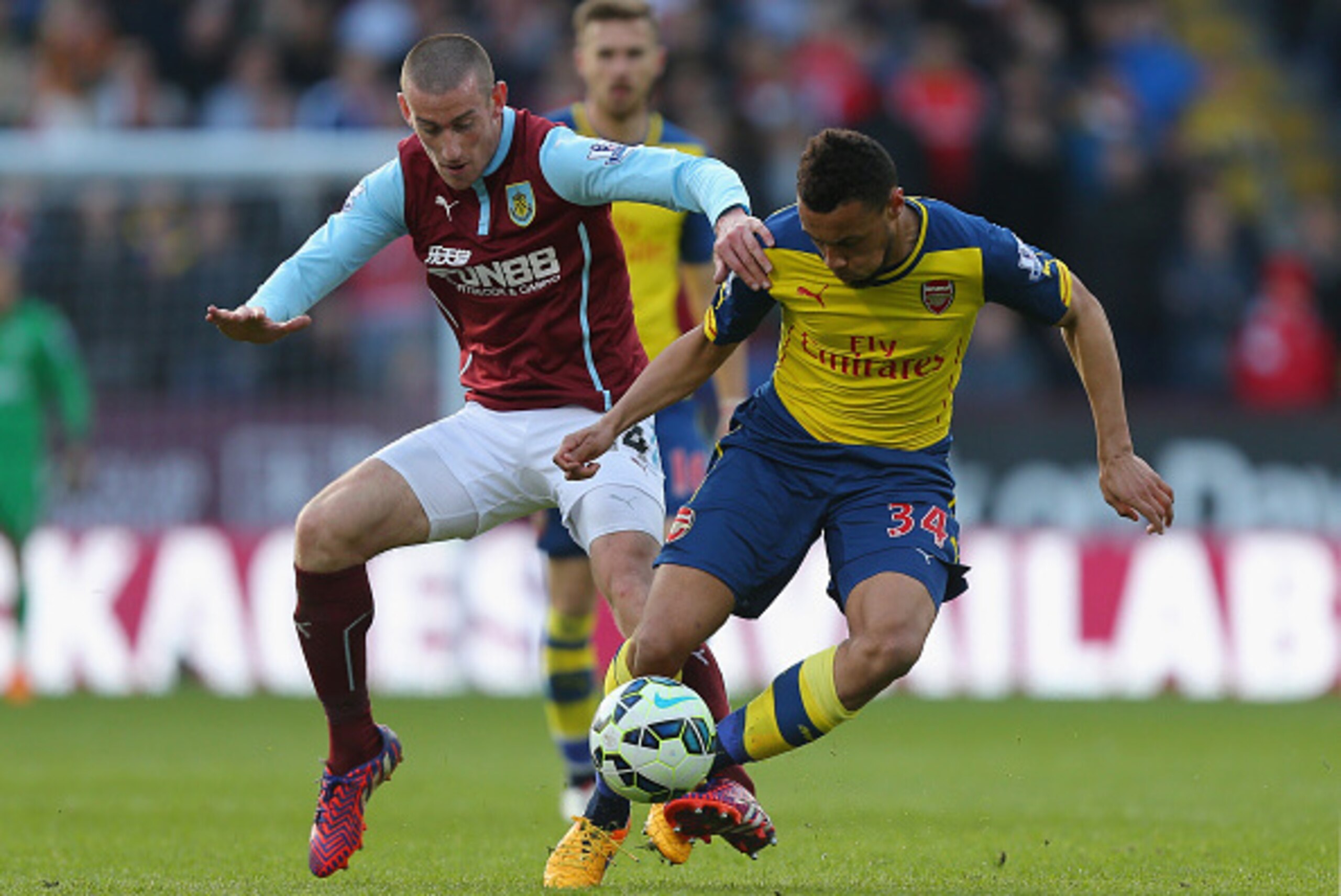 BURNLEY, ENGLAND - APRIL 11: David Jones of Burnley and Francis Coquelin of Arsenal battle for the ball during the Barclays Premier League match between Burnley and Arsenal at Turf Moor on April 11, 2015 in Burnley, England. (Photo by Dave Thompson/Gett BURNLEY, ENGLAND - APRIL 11: David Jones of Burnley and Francis Coquelin of Arsenal battle for the ball during the Barclays Premier League match between Burnley and Arsenal at Turf Moor on April 11, 2015 in Burnley, England. (Photo by Dave Thompson/Gett