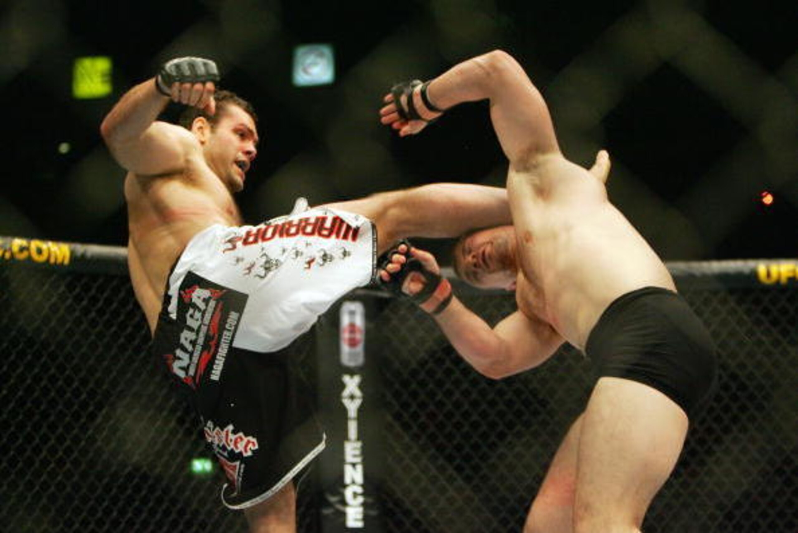 MANCHESTER, UNITED KINGDOM - APRIL 21: Gabriel Gonzaga of USA knocks out Mirko Cro Cop of Croatia during a Heavyweight bout of the Ultimate Fighting Championship at the Manchester Evening News Arena on April 21, 2007 in Manchester, England.  (Photo by Gar