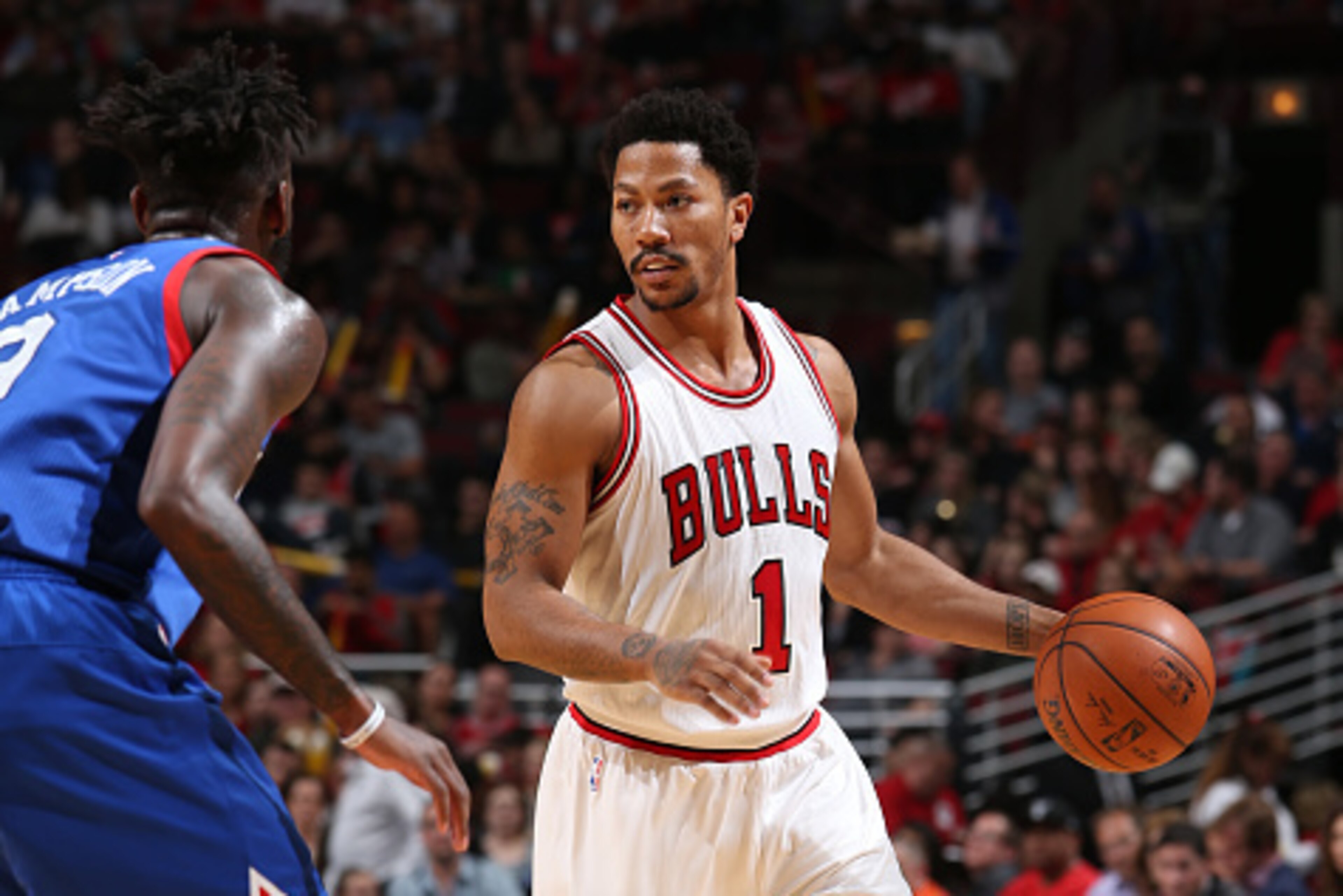 CHICAGO, IL - APRIL 11:  Derrick Rose #1 of the Chicago Bulls handles the ball against the Philadelphia 76ers on April 11, 2015 at the United Center in Chicago, Illinois. NOTE TO USER: User expressly acknowledges and agrees that, by downloading and or usi